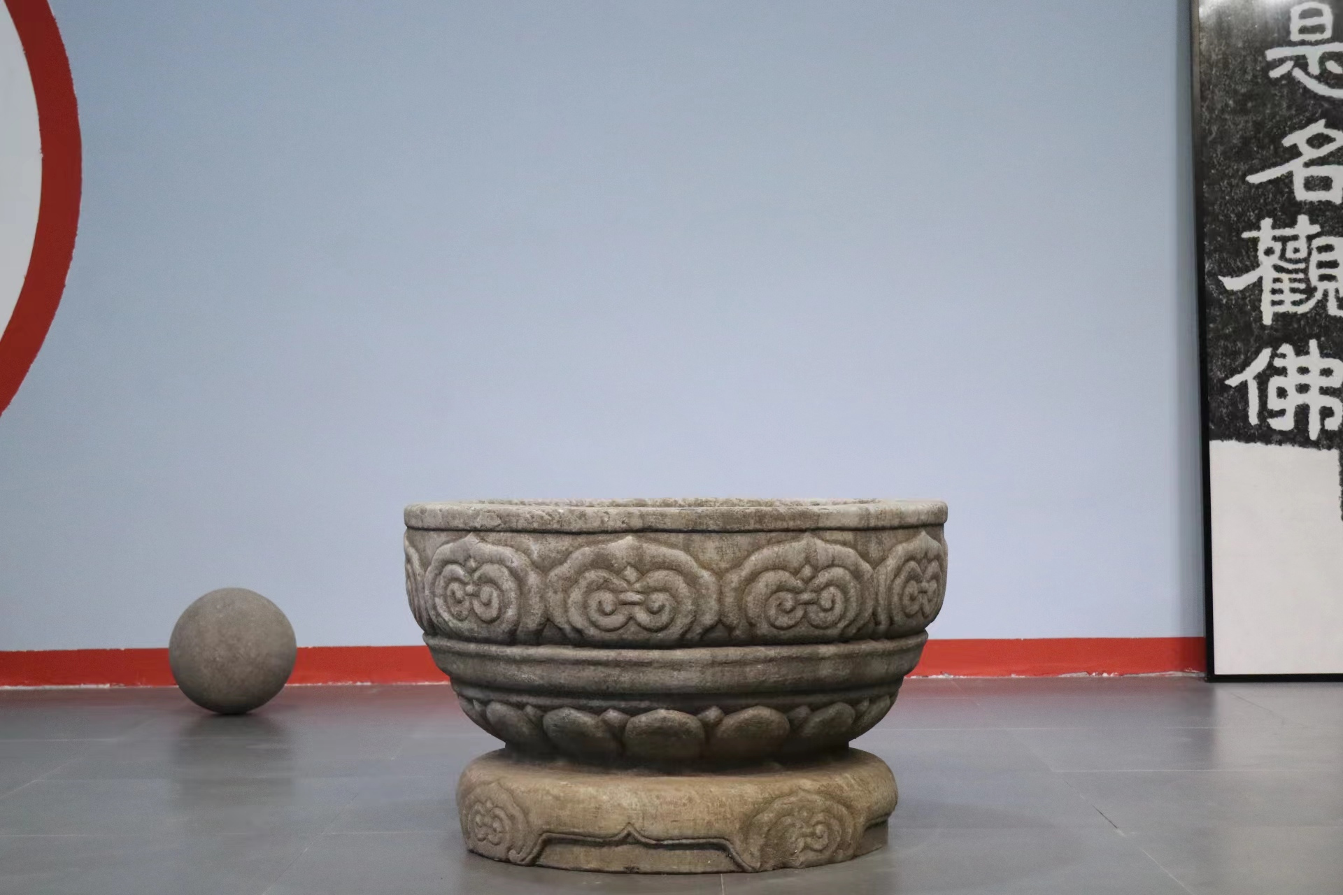 清代 如意石盆 鱼盆  尺寸;直径80/高50厘米//青石 一石整雕 器形浑圆