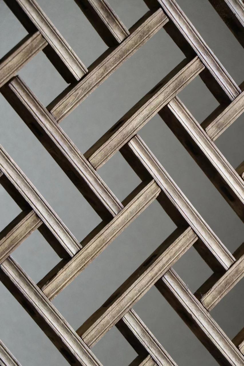 艺术中扮演着极其独特而重要的角色,各种几何图纹与自然摹象层层相套