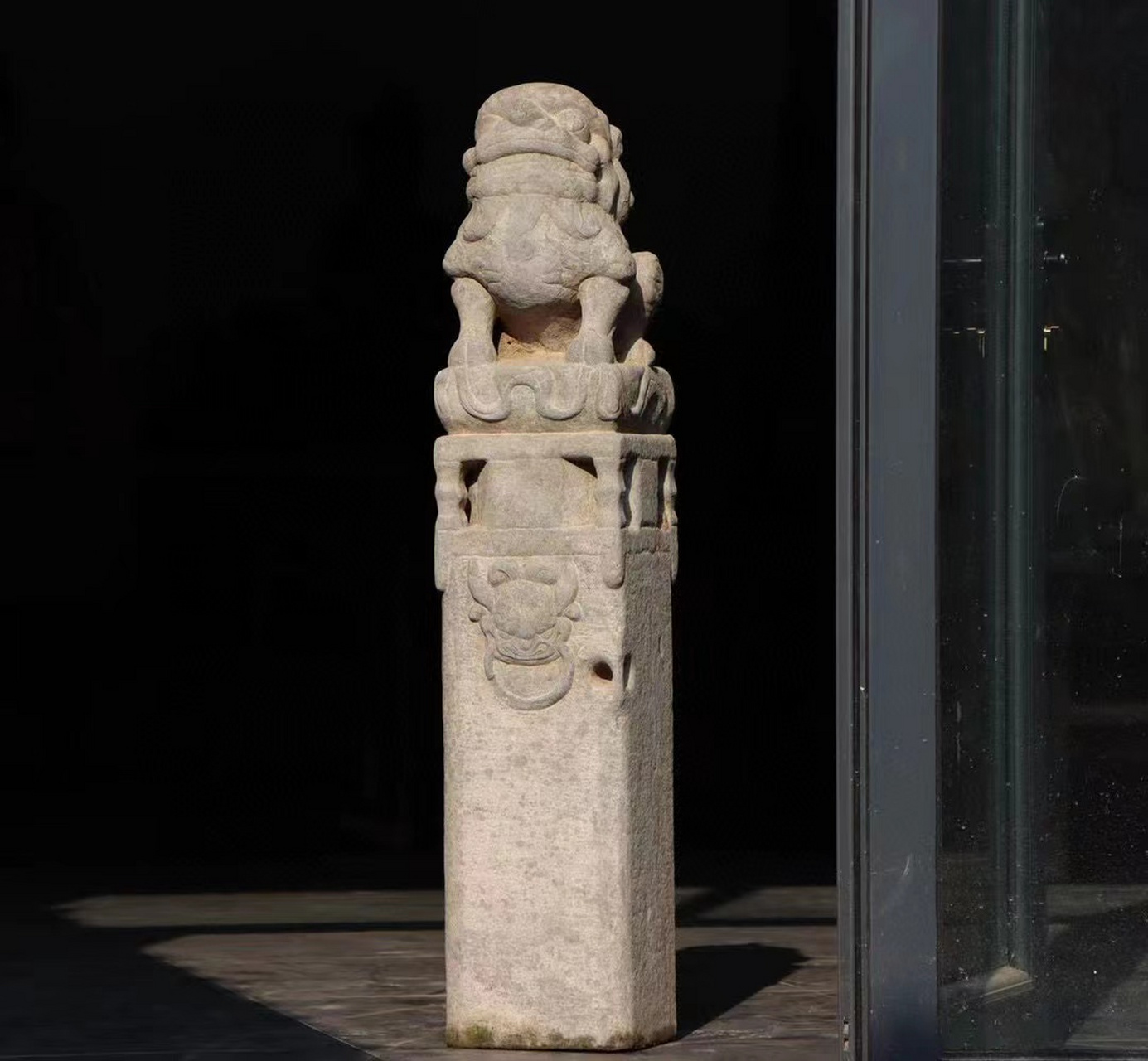 青石狮子拴马桩  尺寸:高1.