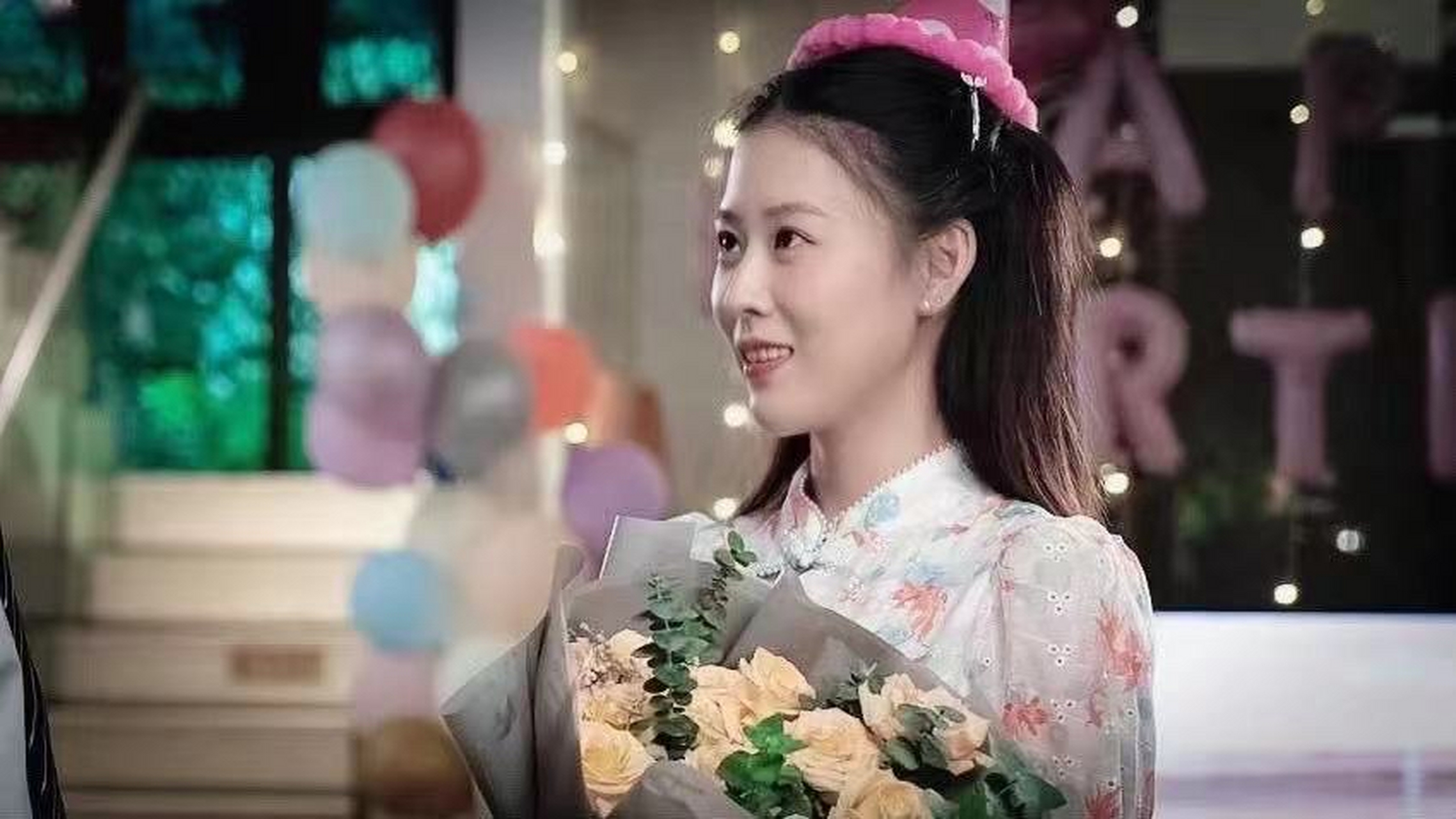 近日,女演员曹星儿主演的网剧《人鱼小姐有点甜》已经正式开拍,该剧