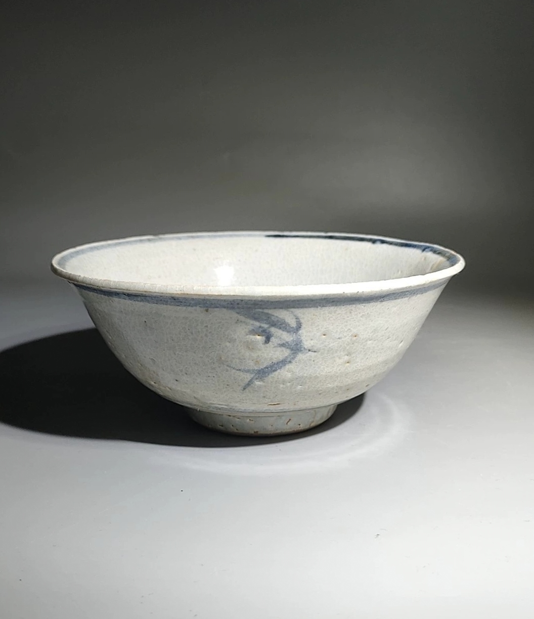 明代永乐青花大碗 明代永乐鱼游纹青花大碗,器型端庄古朴,沉稳大气!