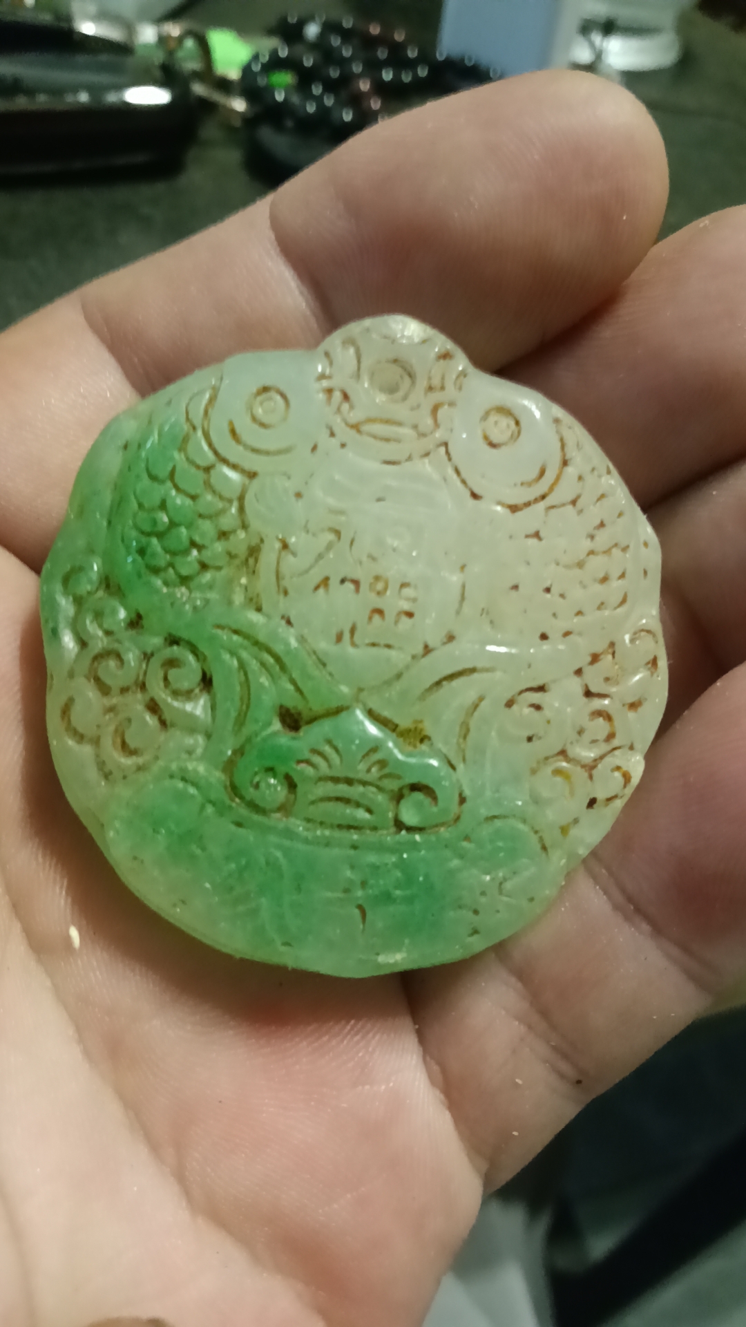 乡下收来的民国晚期翡翠挂牌,非常厚重,无伤无裂,一千出感兴趣私聊