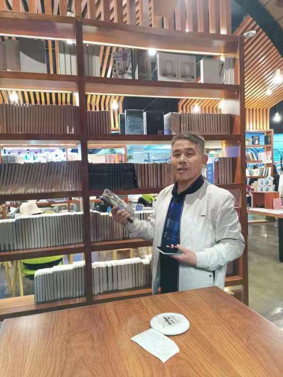 【南吕·一枝花】  藏山怀古思今(套数) 郭翔臣作  (2005年)  山藏掩