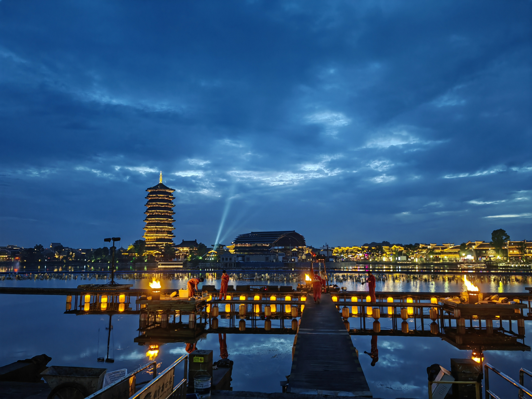 长沙铜官窑是中国著名的古代陶瓷窑址之一,位于湖南省长沙市岳麓区.