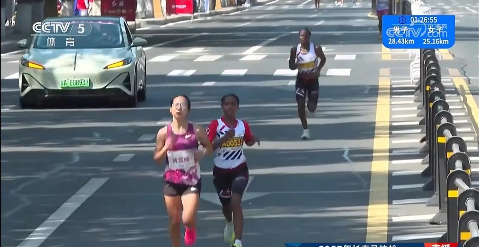 “马拉松赛道上的友谊:跨国跑者的精彩故事!” “马拉松赛道上的友谊:跨国跑者的精彩故事!”