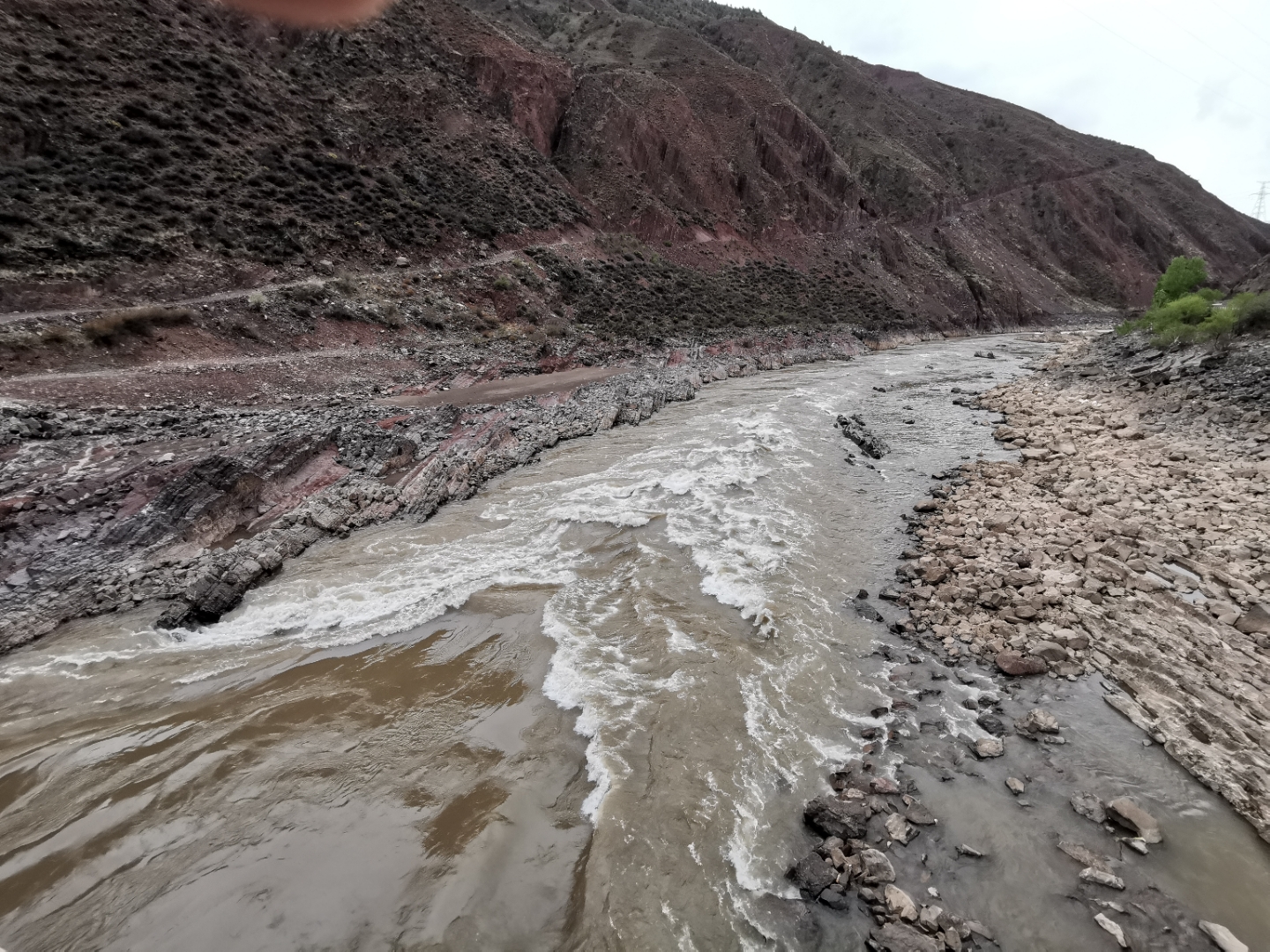 214国道吉塘镇至昌都市澜沧江景色