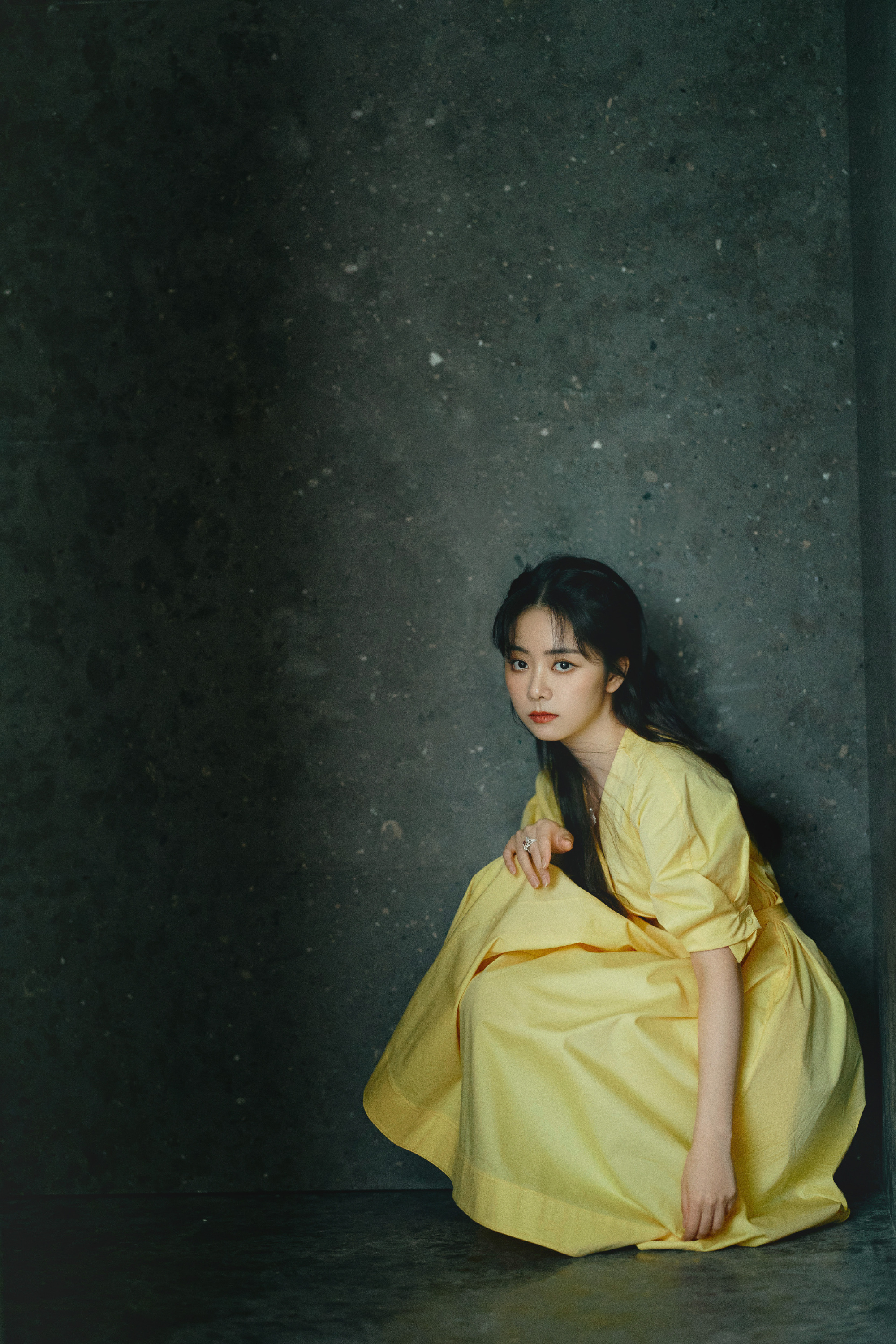 谭松韵#鹅黄色v领连衣裙写真