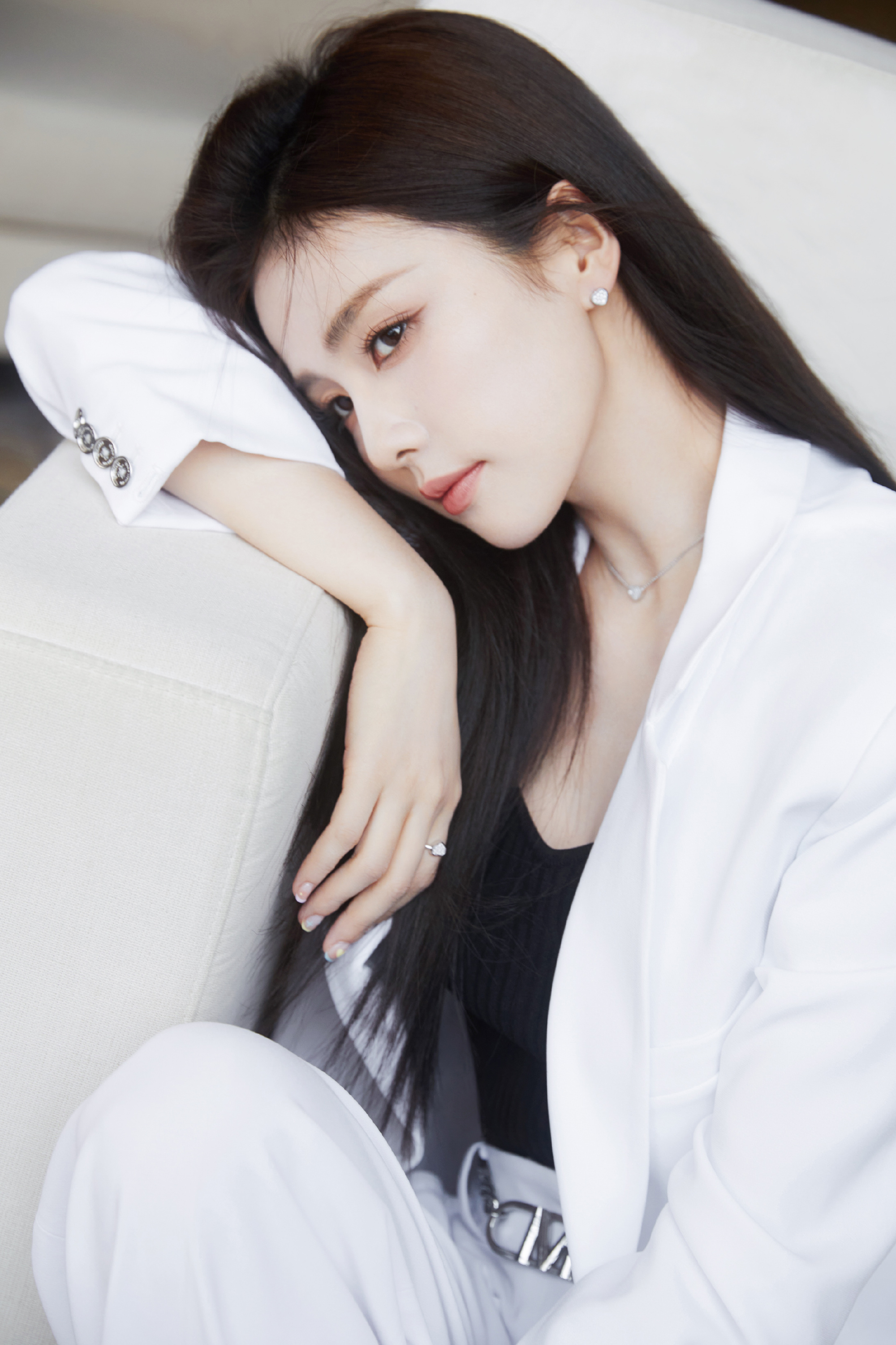 白鹿长直发白西服,又飒又美!#白鹿