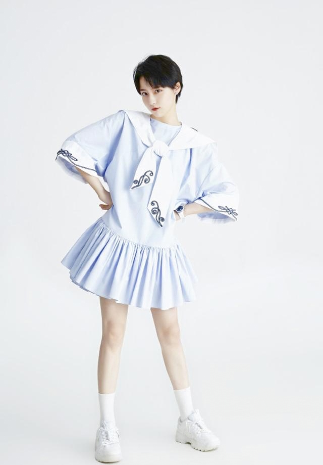 她是《爱情公寓5》里惊艳登场的诸葛大力,理性聪慧,逻辑缜密