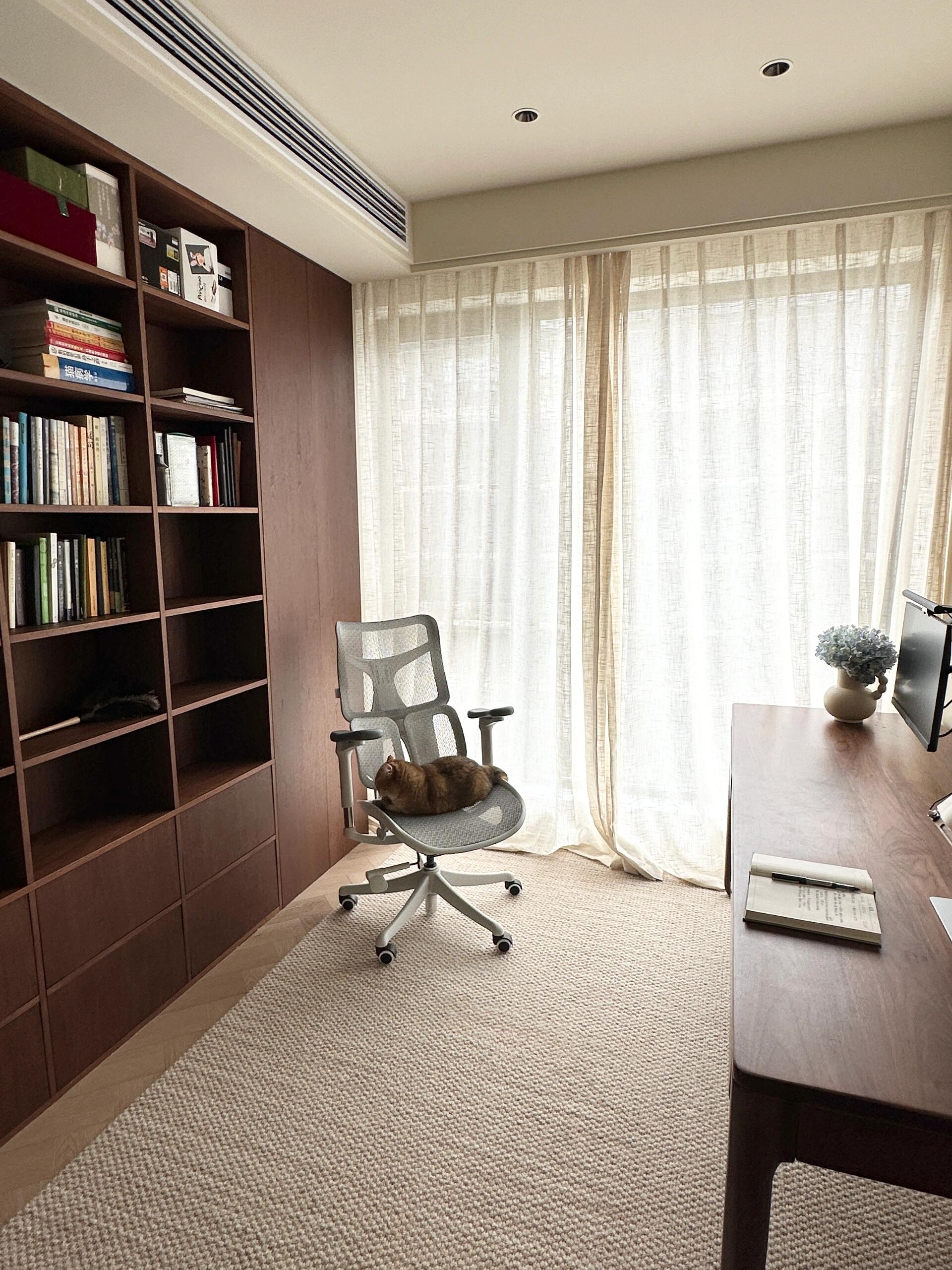 而且我觉得我家生活气息很浓啊  干净么也不是一尘不染