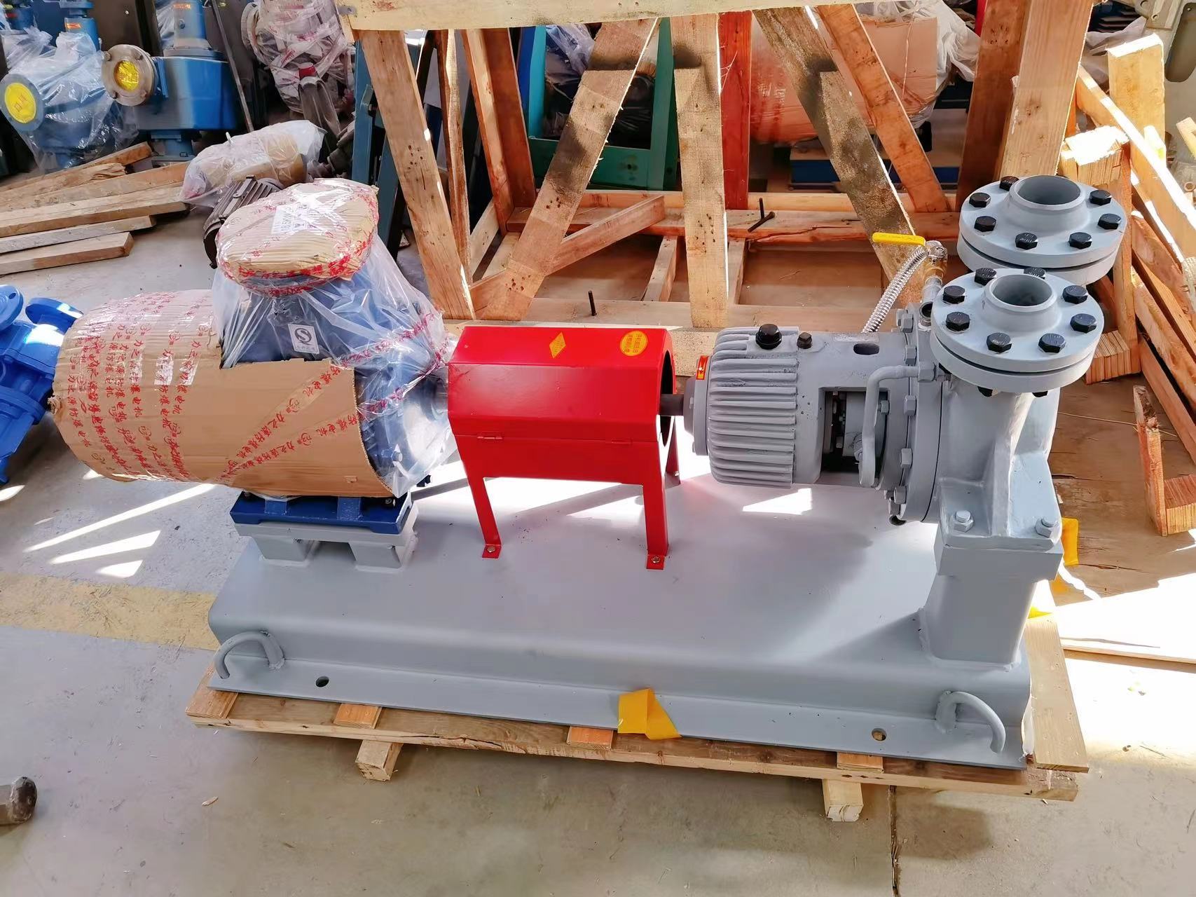 ay型油泵是一种高效,耐用的离心式油泵,常用于工业领域的润滑系统中.