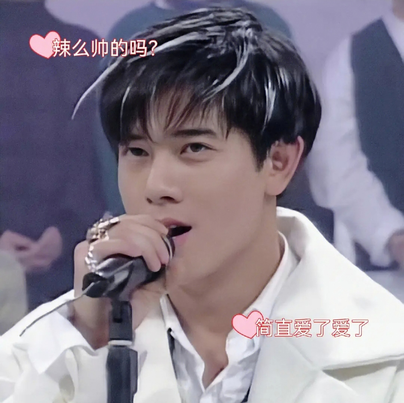 《对你爱不完》是郭富城做歌手生涯中的首张专辑的主打歌,也是郭富城