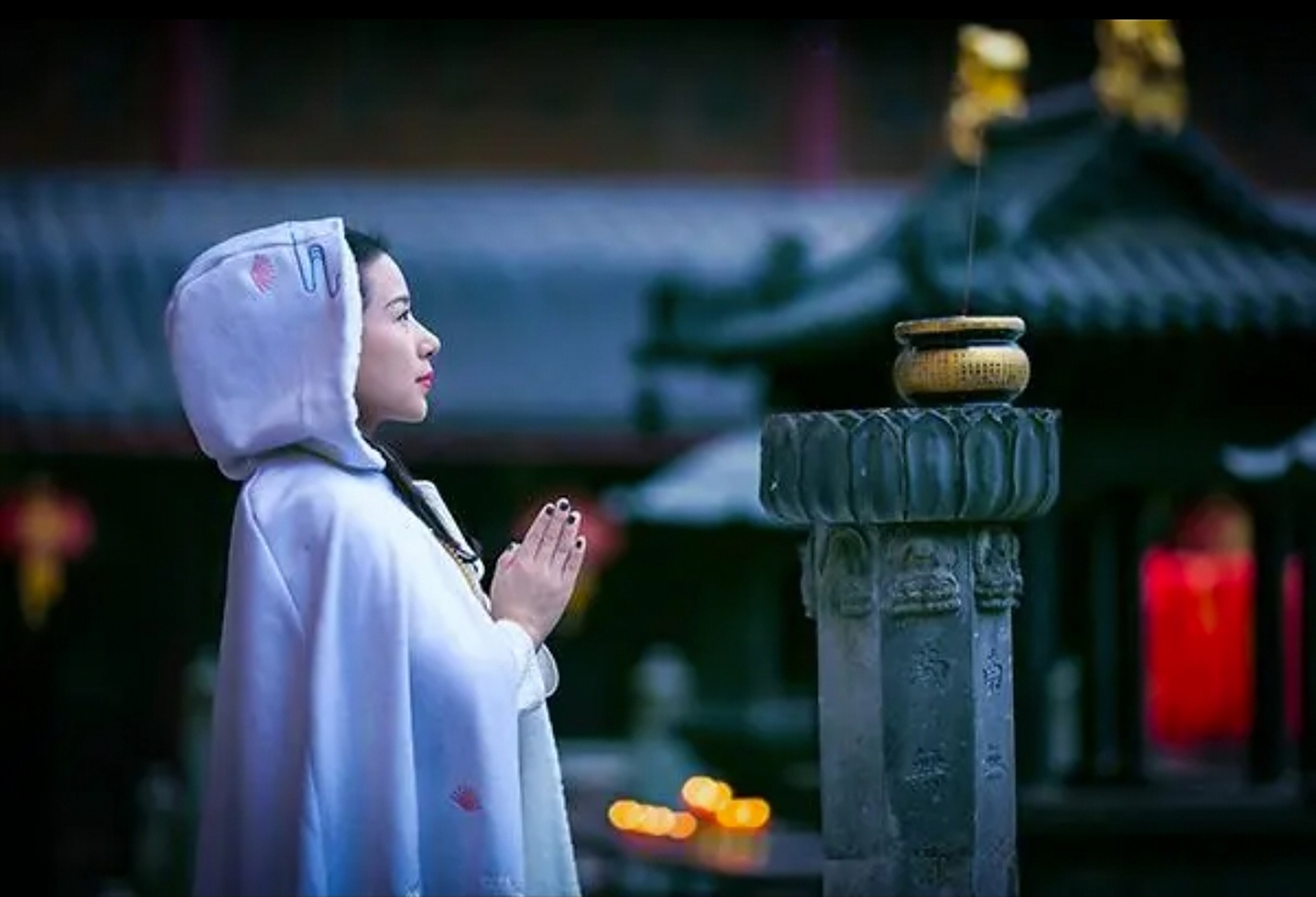 歌曲《求佛》是一首以爱情为主题的轻松诙谐的都市情歌.