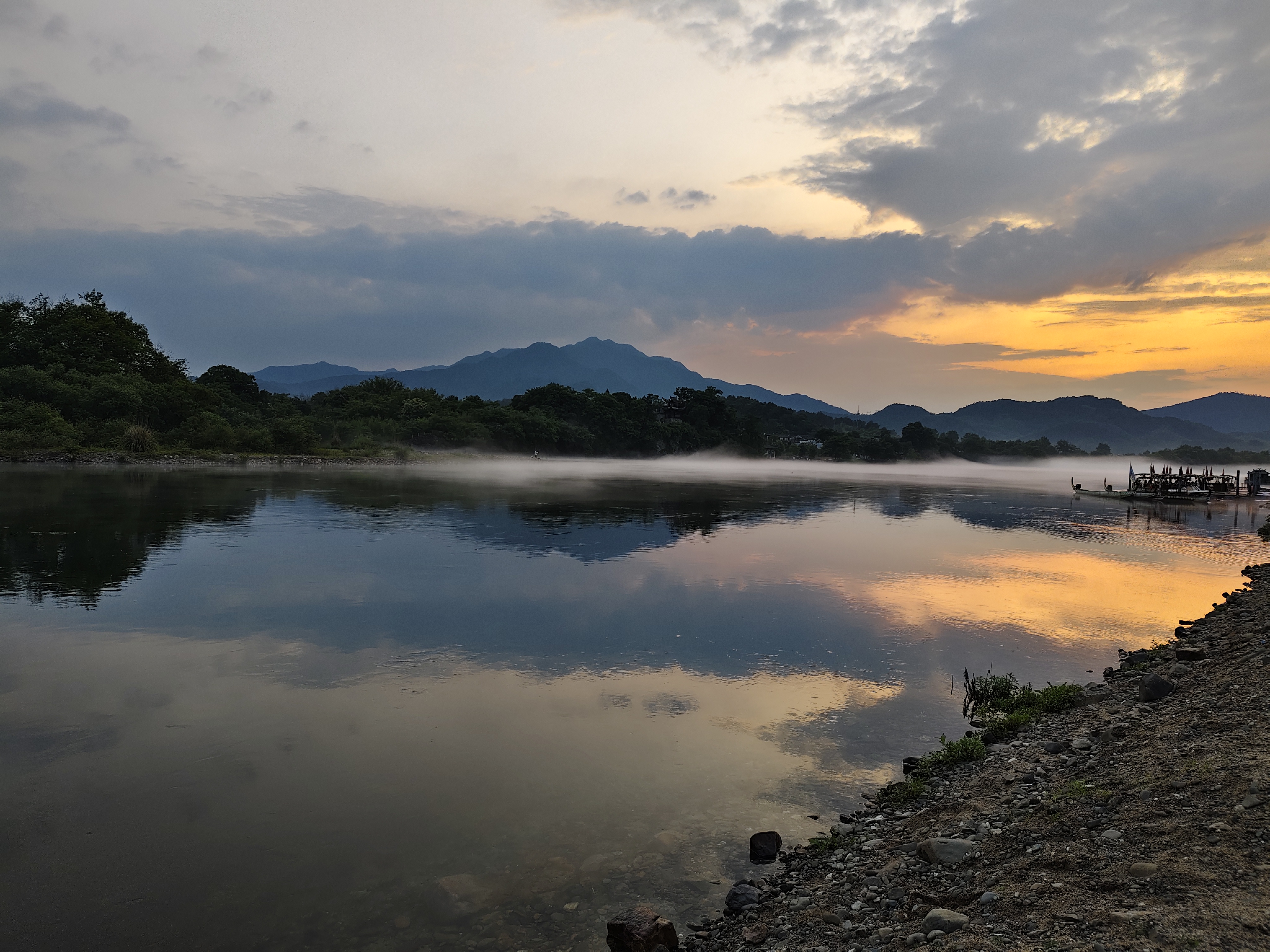 湖光山色