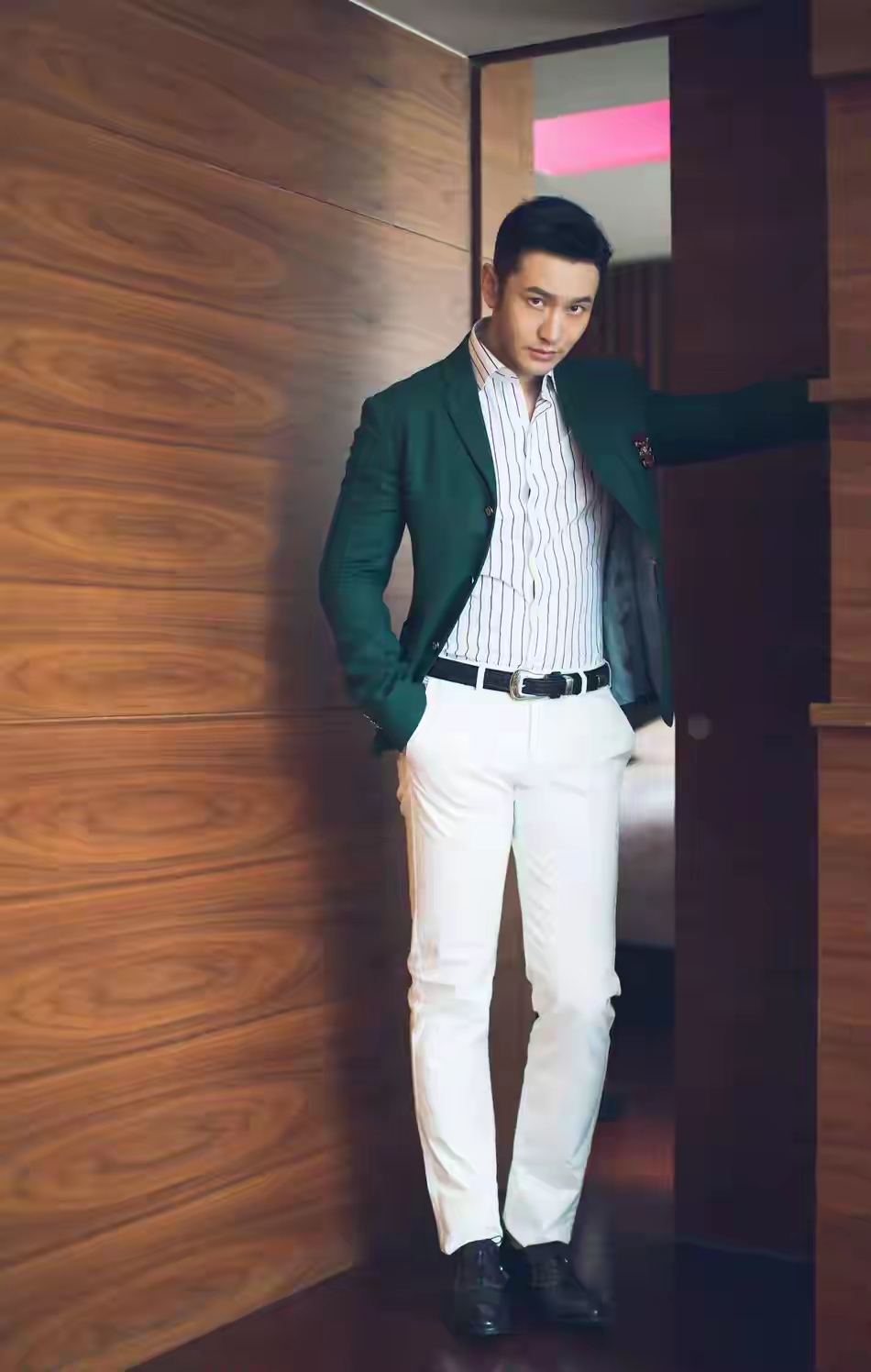 当年,陈坤上大学的时候,每逢寒暑假,黄晓明从青岛家中回来,都会给睡在