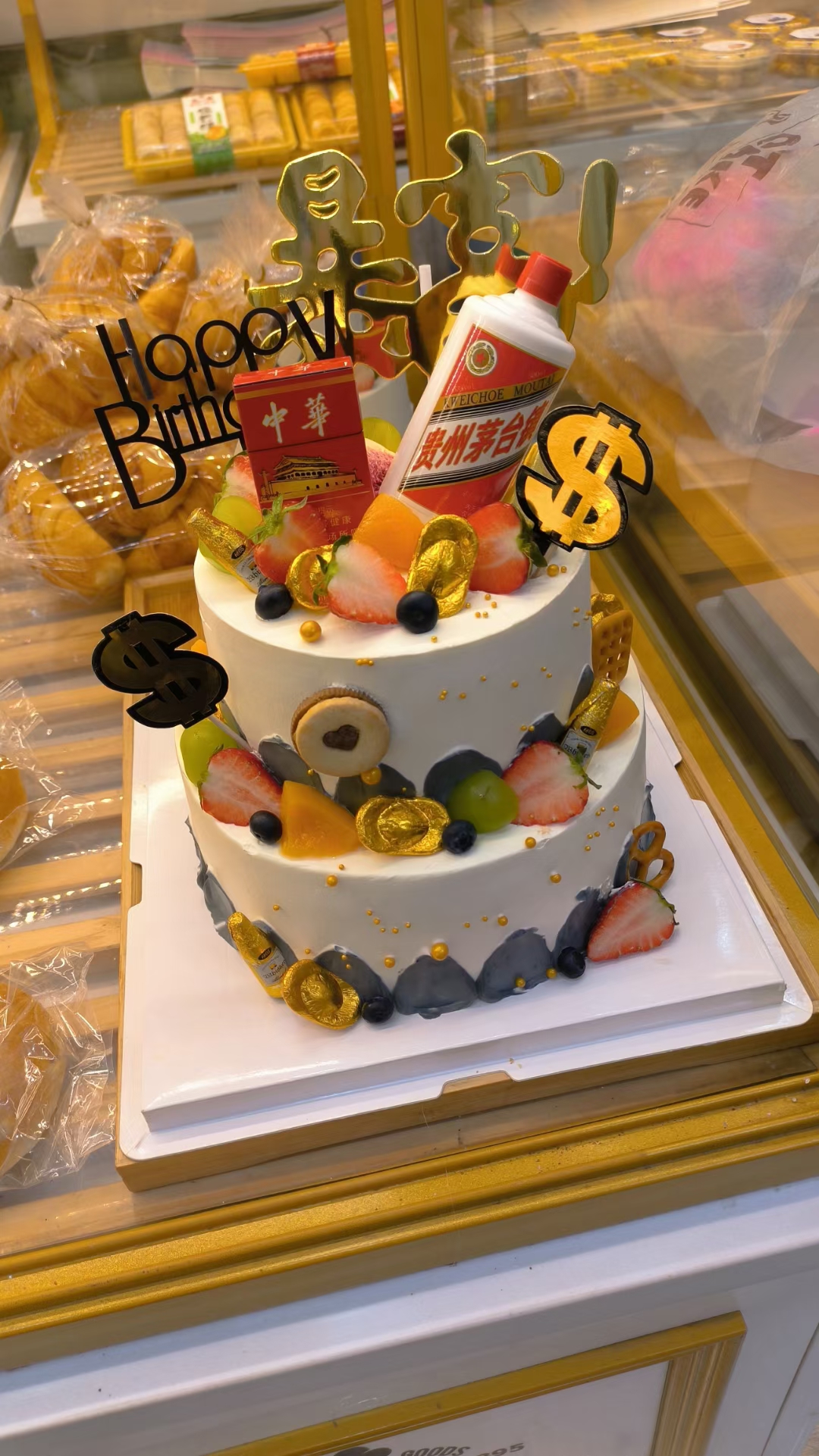 生日蛋糕是一种传统的甜点,通常用于庆祝生日聚会.