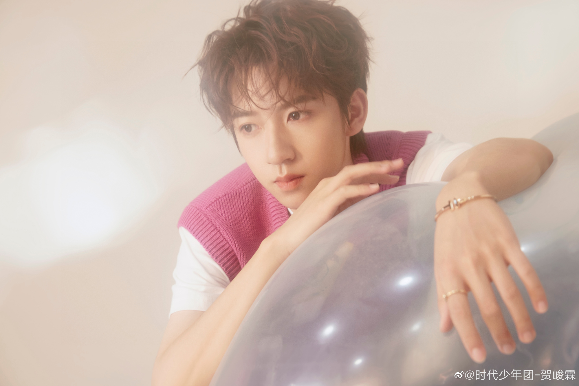 时代少年团贺峻霖 非常抱歉,忘了在百度上祝你生日快乐了,光在快手上