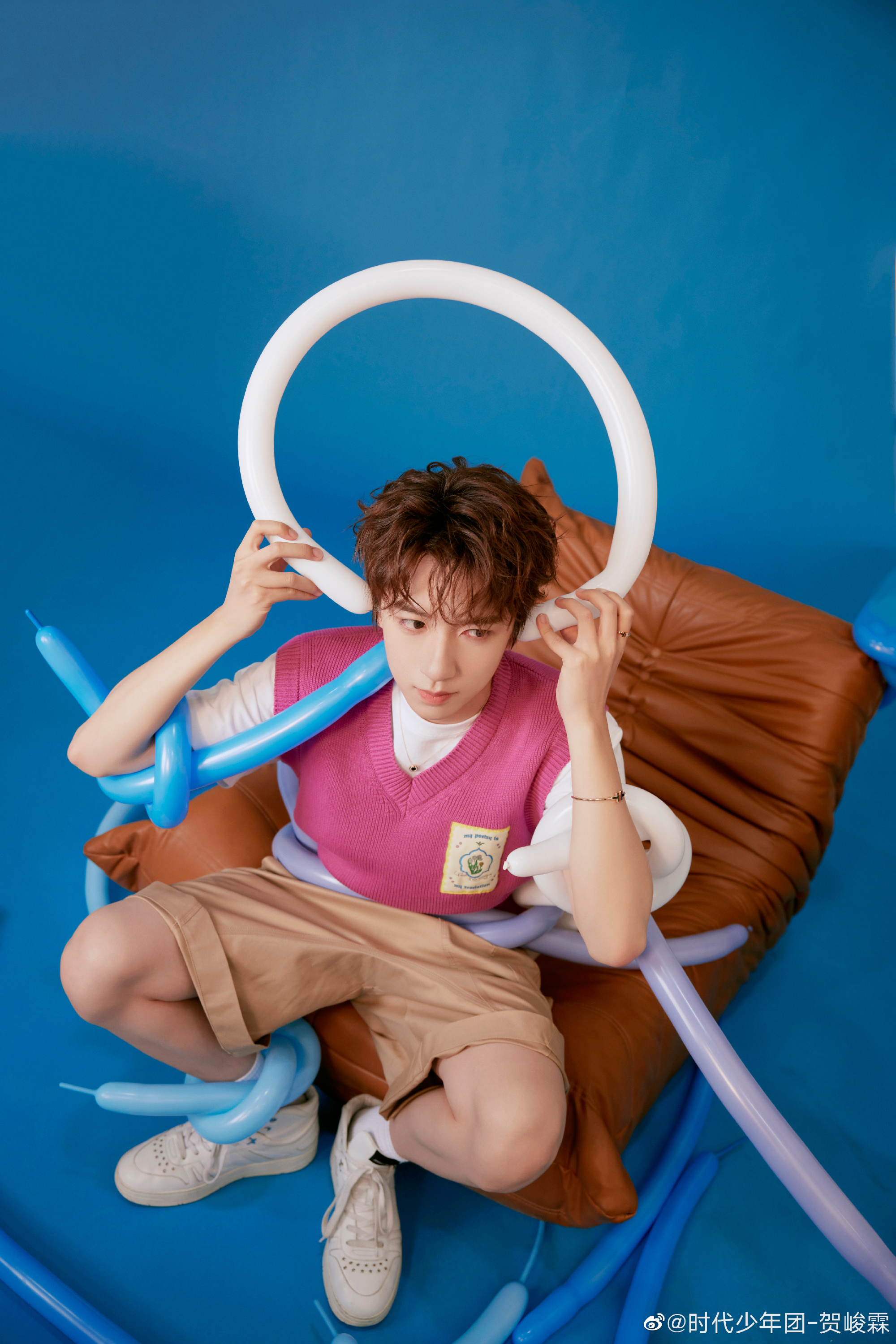 时代少年团贺峻霖 非常抱歉,忘了在百度上祝你生日快乐了,光在快手上