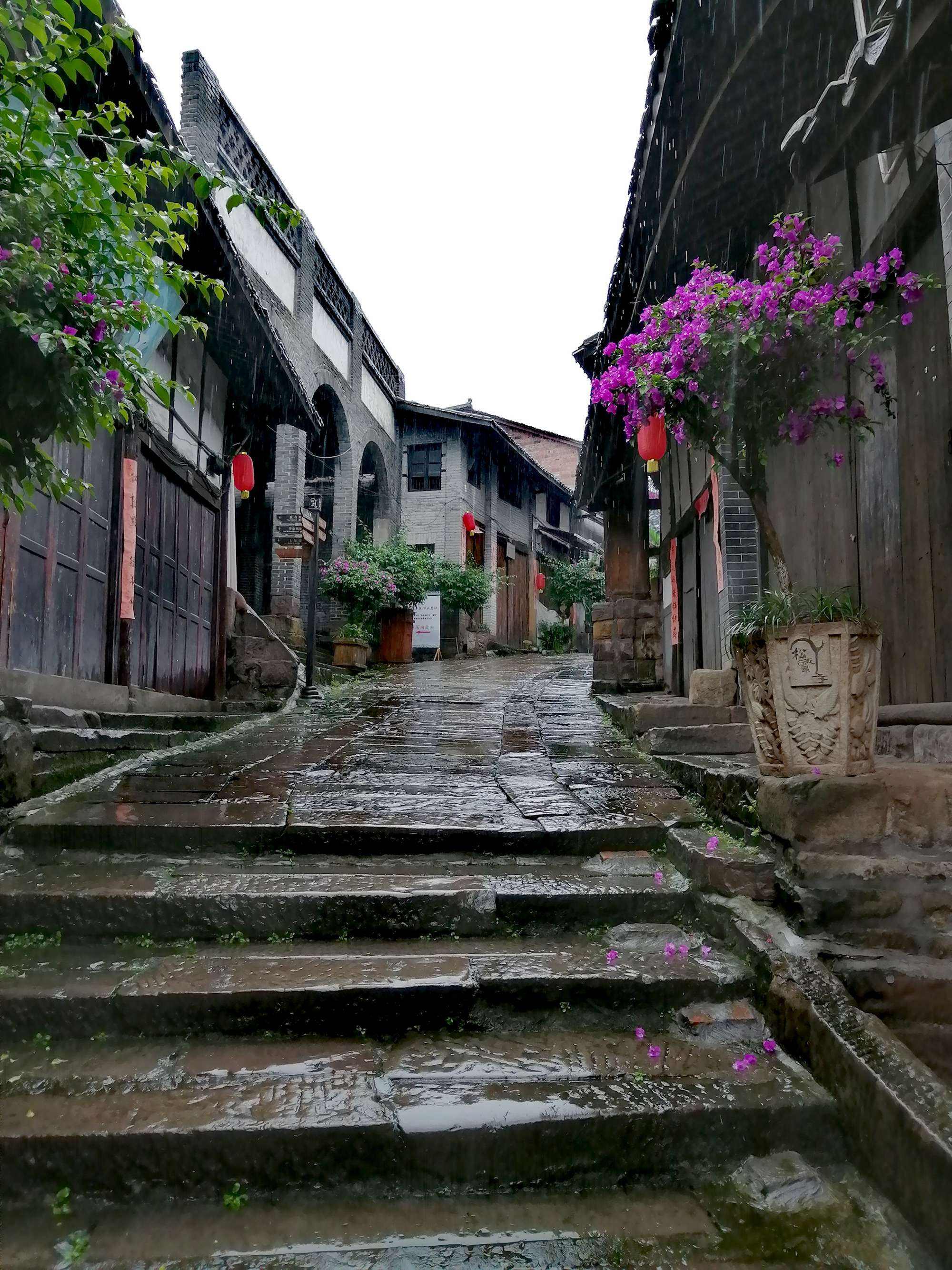 它位于重庆市永川区松溉镇,因境内的松子山和溉水而得名.