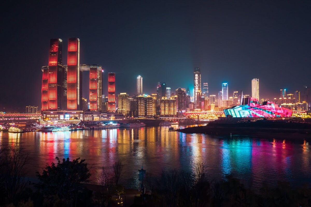 重庆四季好风光#重庆朝天门广场是重庆市的标志性景点之一,位于重庆