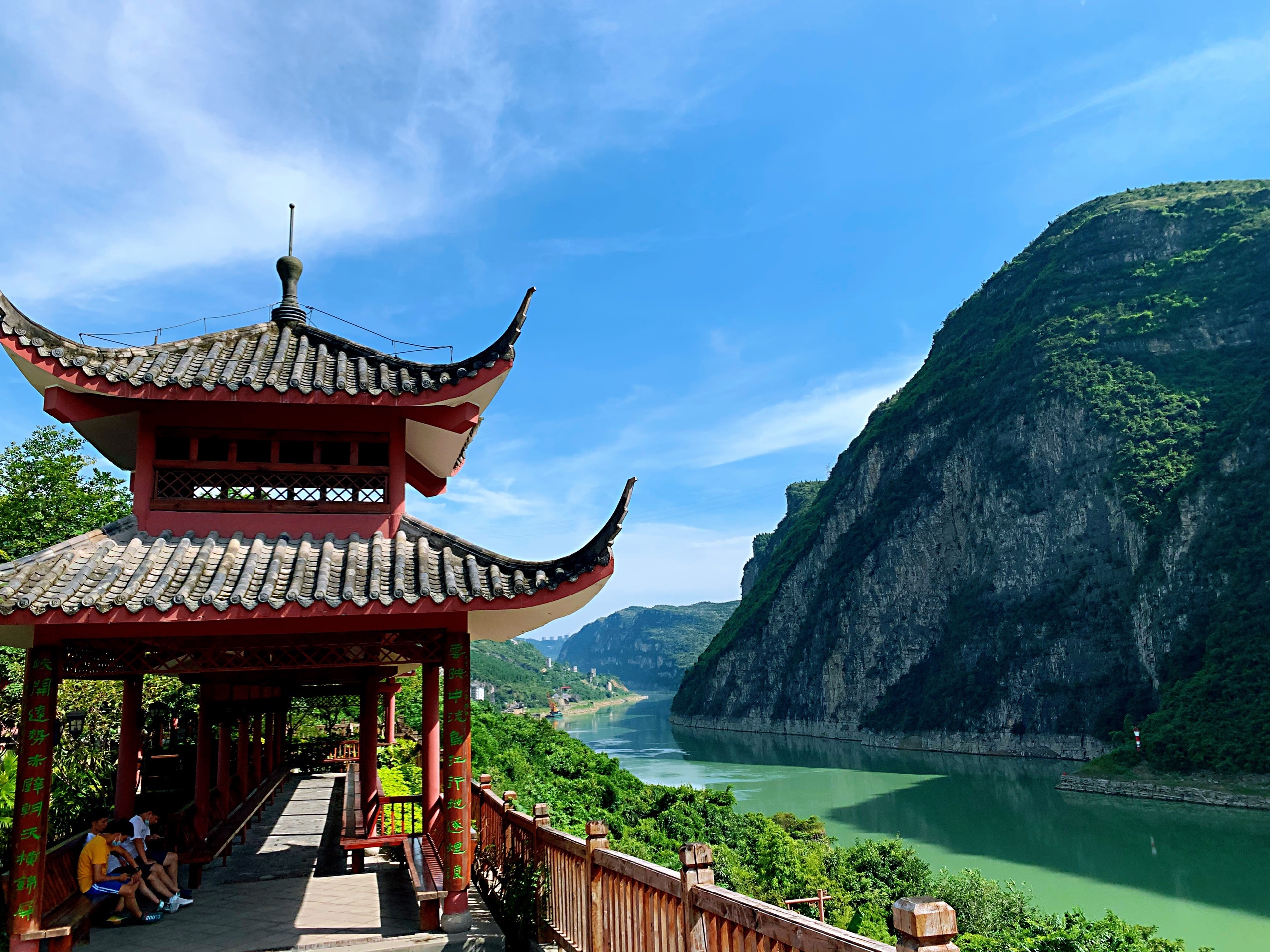 乌江赤壁观景台位于重