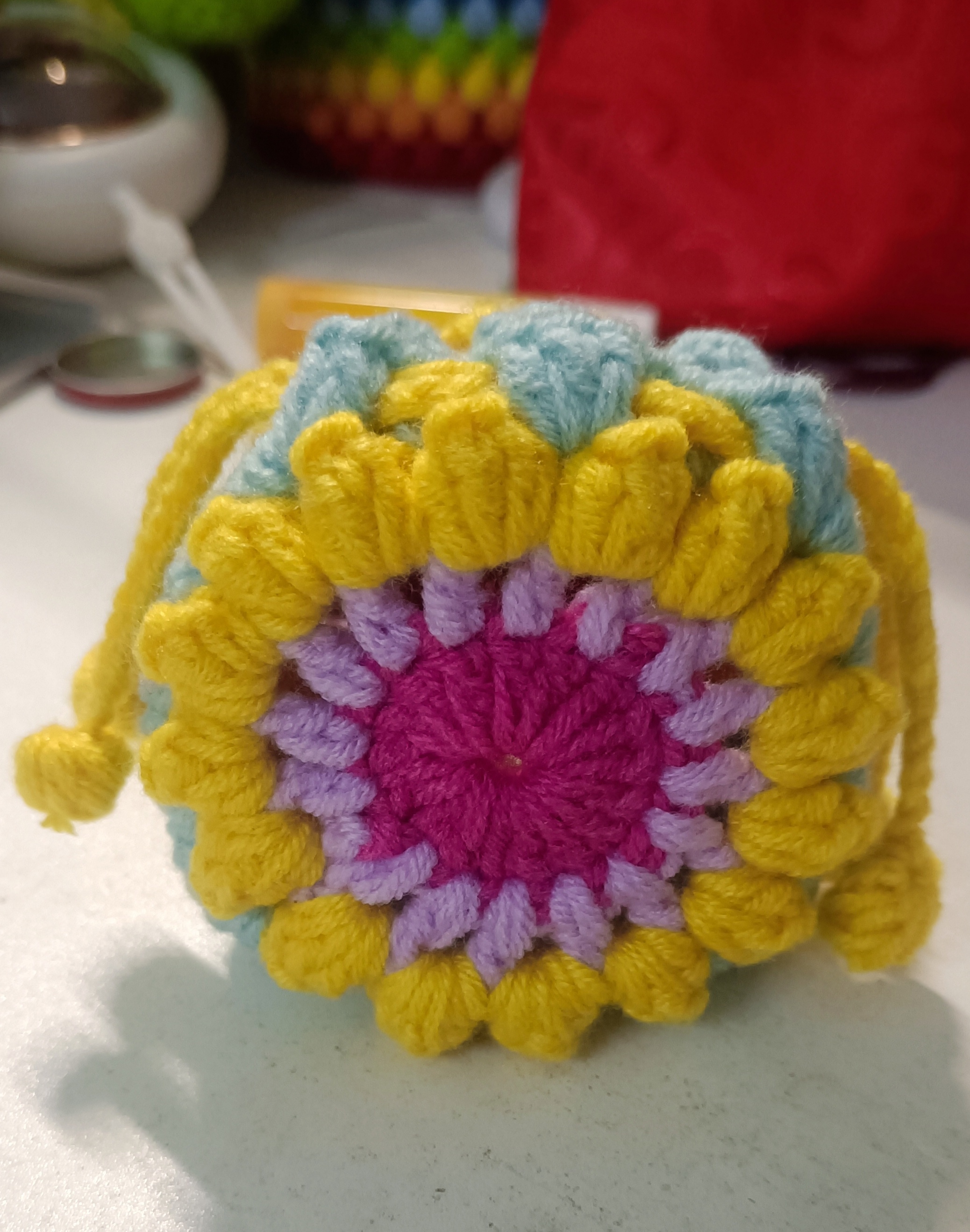 环形起针,立三个锁针. 1,16个长针. 2