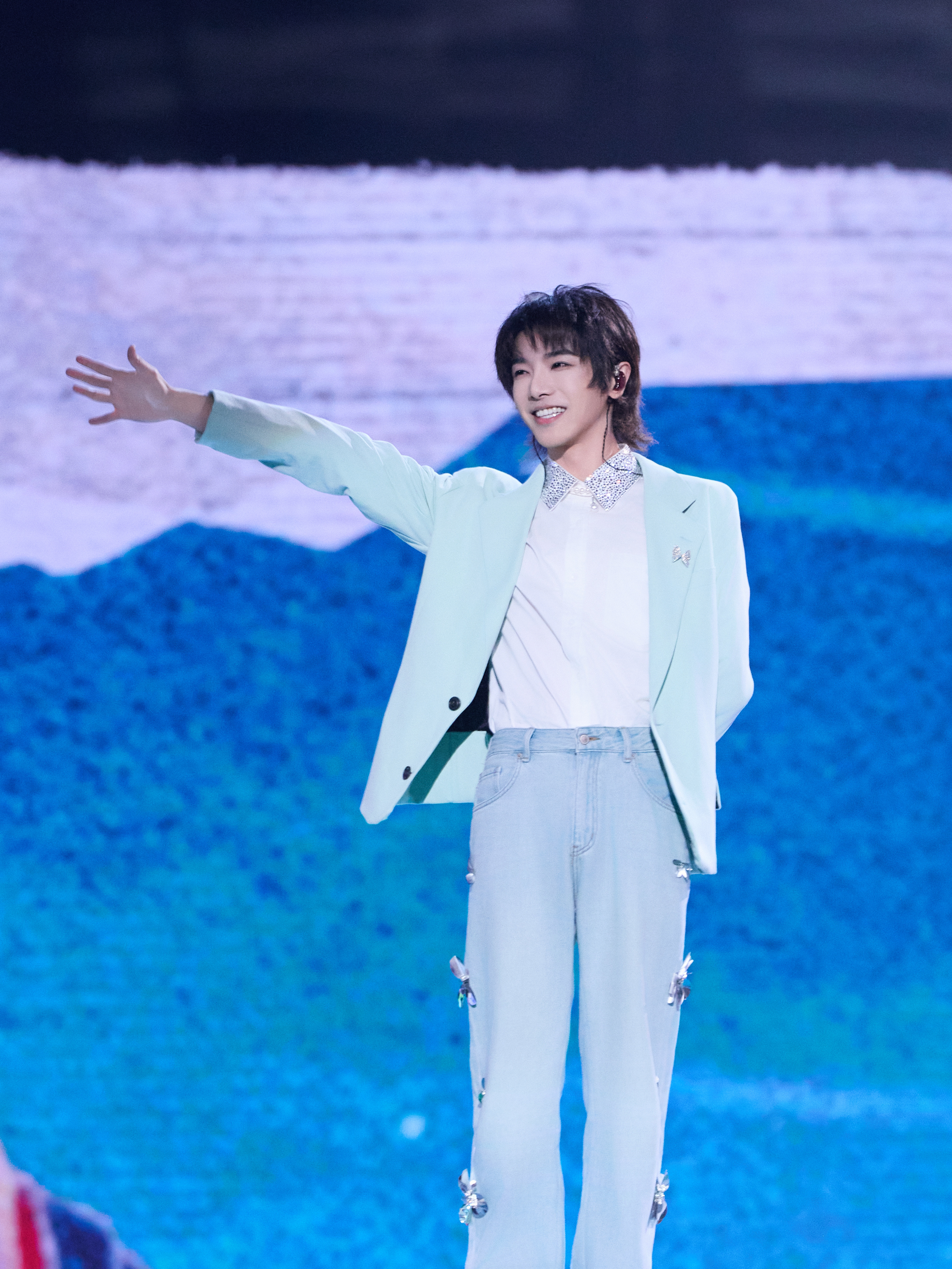正能量歌手# #向阳而生##2024华晨宇火星演唱
