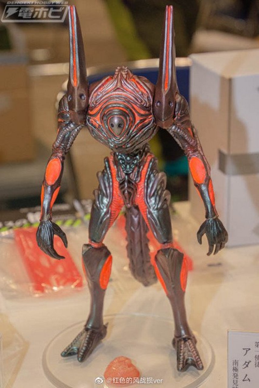 光之巨人亚当的真面目.还以为是白的呢!