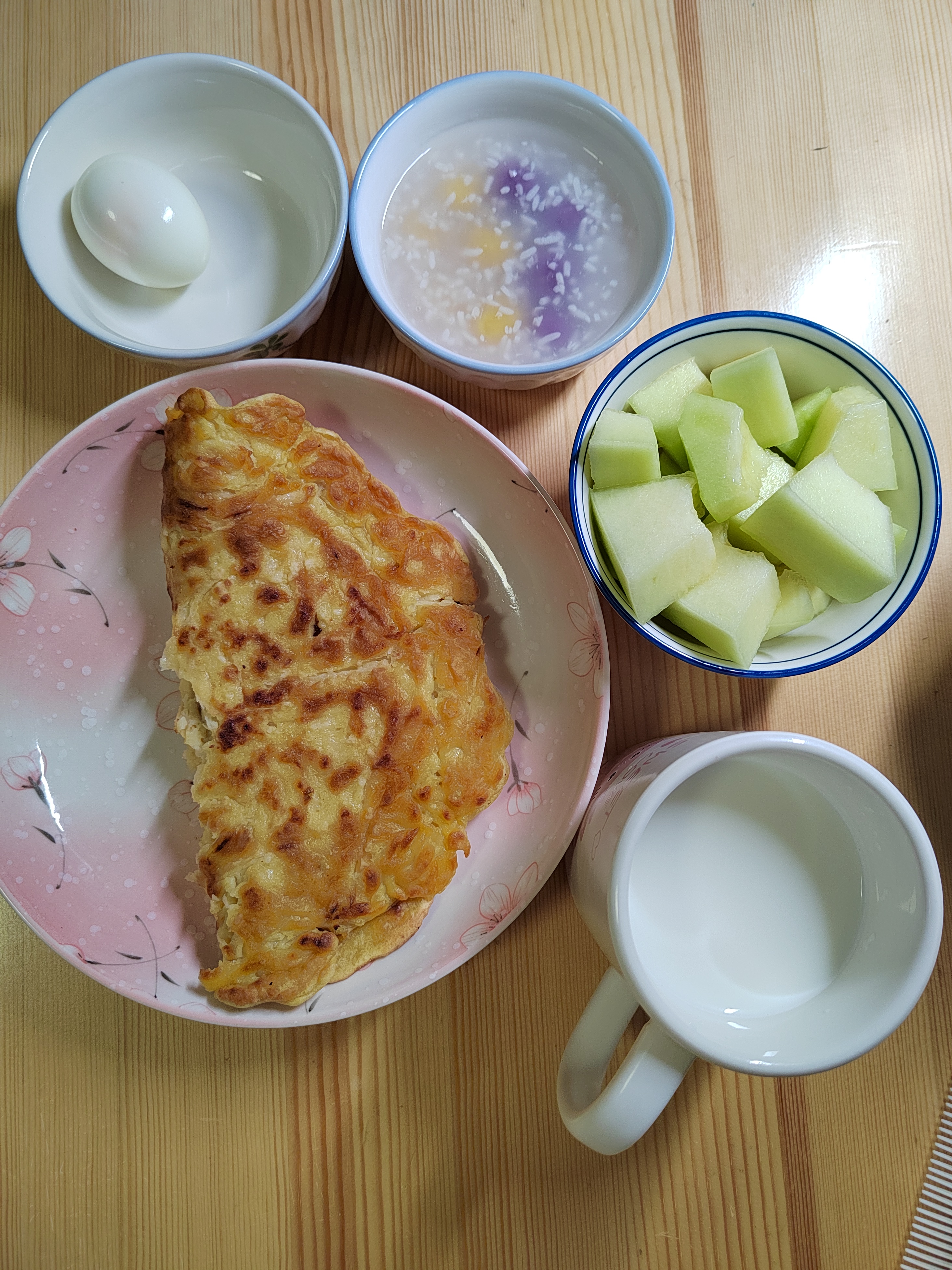 今天的早餐,我用了白萝卜丝和面粉鸡蛋做的萝卜丝饼,平时不吃白萝卜