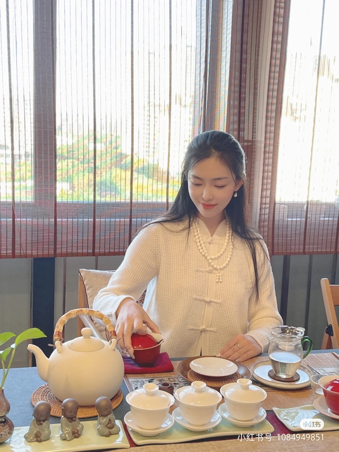 泡茶美女图片