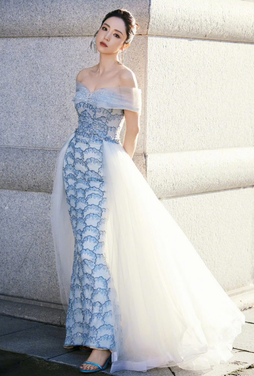 美女# #百家新收益# 董璇真实状态,完全不像是40多岁的人.