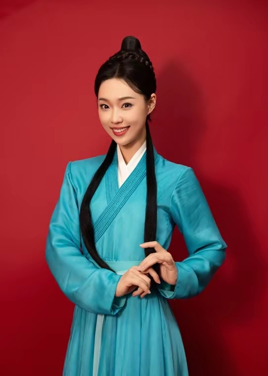 蛇年春晚的舞台上,青岛小嫚管乐化身青蛇,用她那让人捧腹的演技征服了