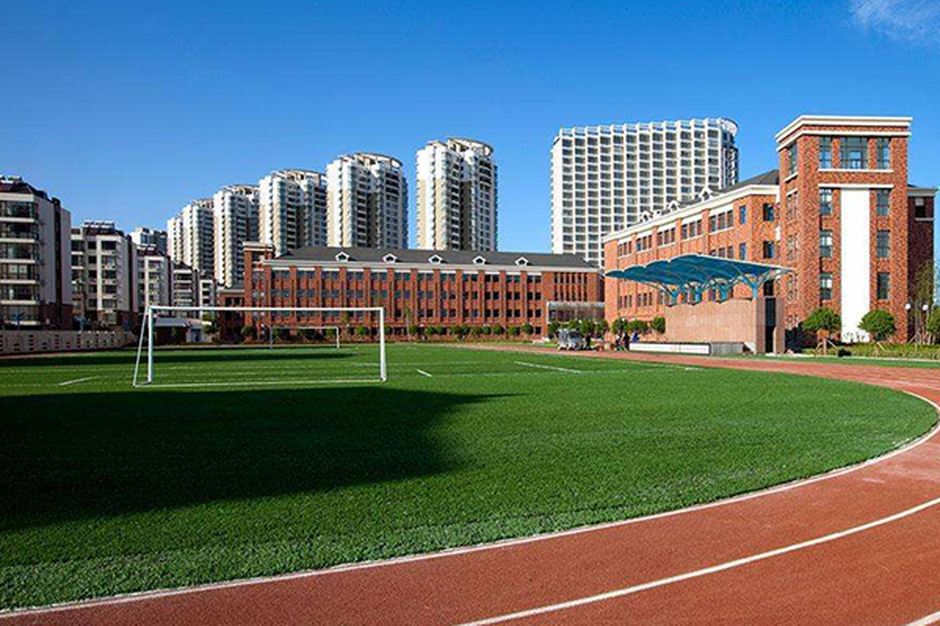 6767现在的学校,特别是私立学校,特别不喜欢别人定义自己学校爱