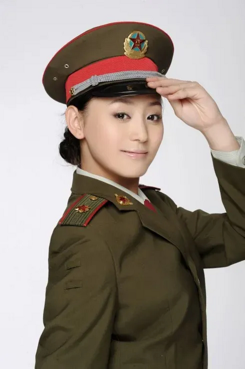 就那一款军装,还是深受军人,包括退役几十年的老战友们的喜欢.