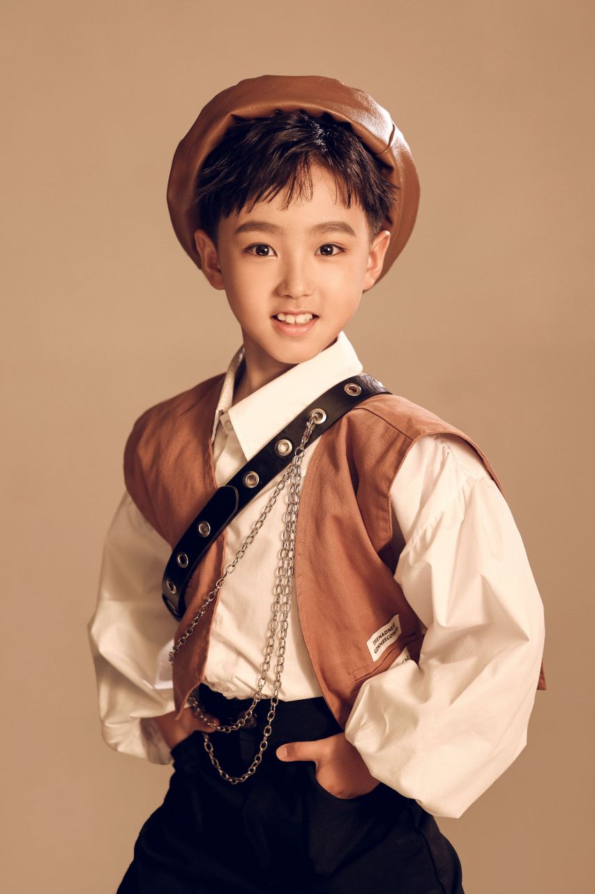 薛子洋,2015年2月15日,中国内地童星,喜欢篮球,钢琴,阳光帅气.