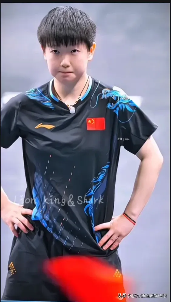 多么干净明亮的眼睛,多么纯洁无瑕的女孩儿