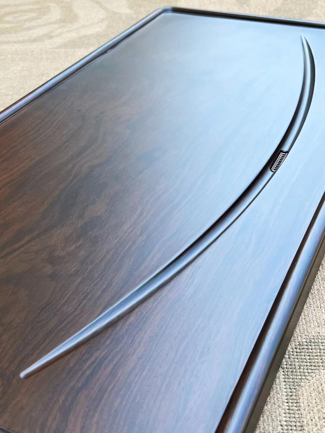 品名:【曲线观山】 材质:非洲黑檀木 规格:90*45*5(公分)  更大空间