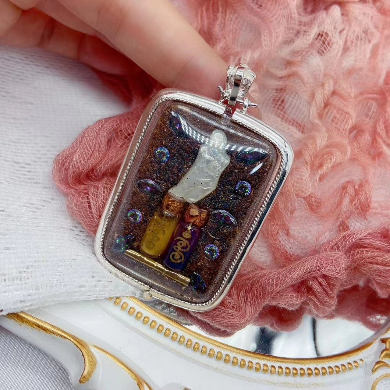 阿赞比刹2019旷力世作  月圆夜之水灯节特巨别献  钟一爱生 纪版念