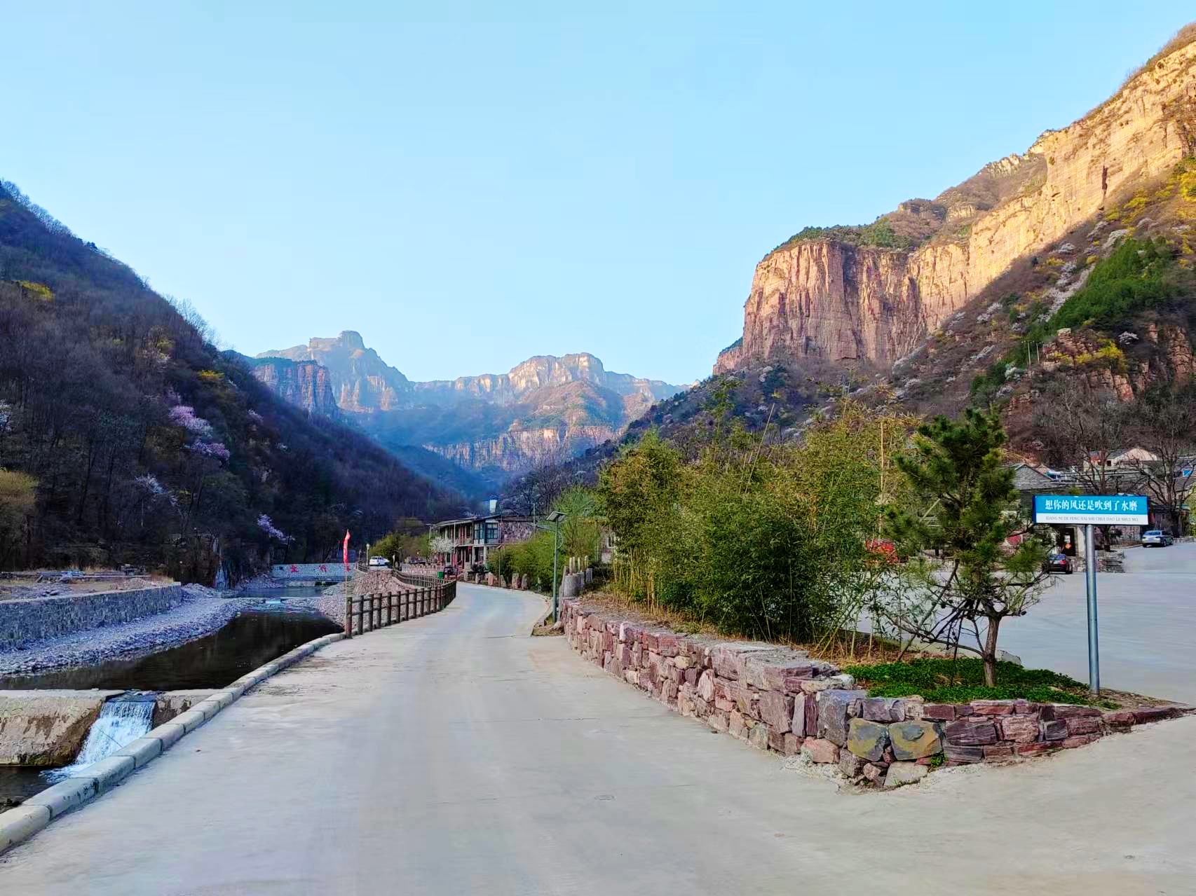 河南万仙山景区,这是河南旅游第一站住的地方,南坪的水磨村,水磨村是