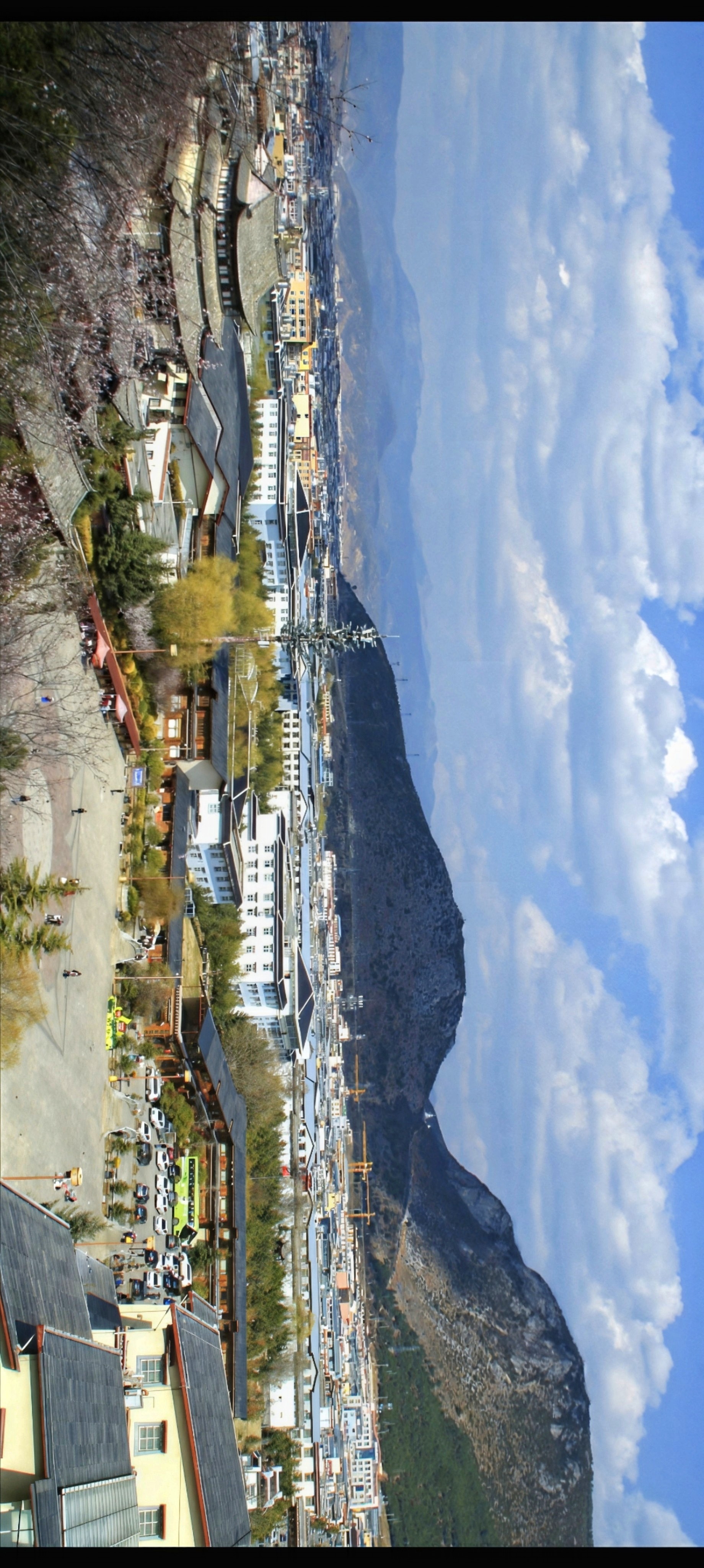 香格里拉原名中甸县,属云南迪庆藏族