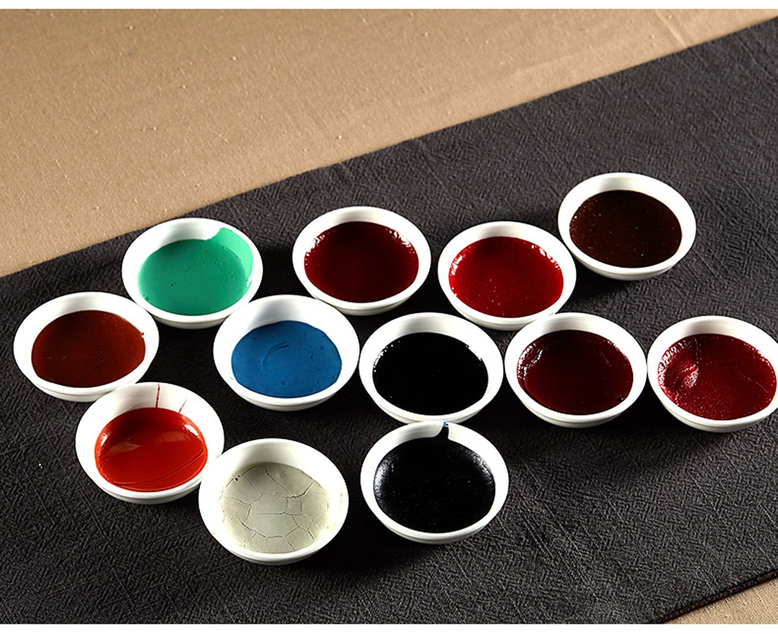 国画颜料最全调色法,很适合初学者  我国的绘画发展到唐代,以重彩设色