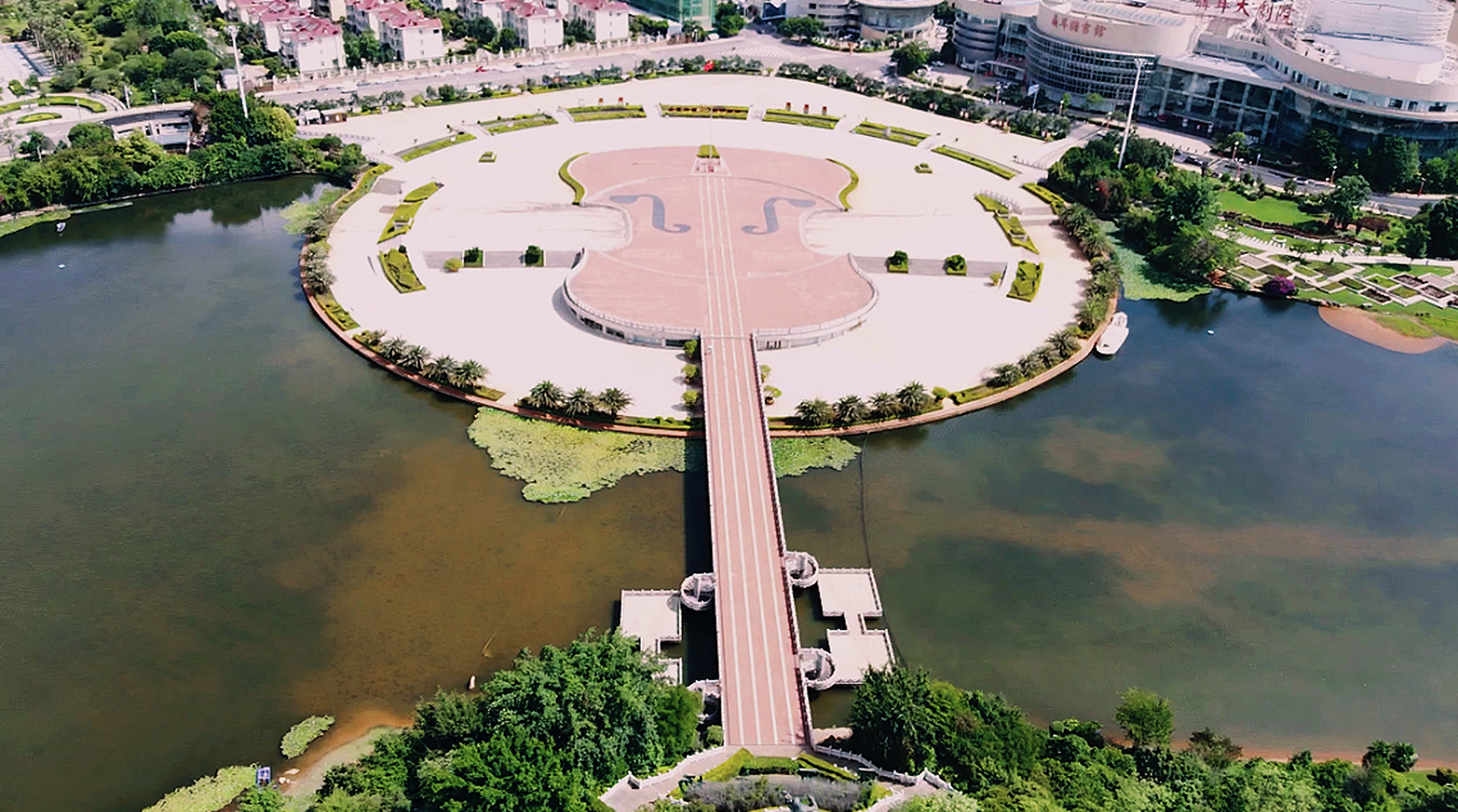 玉溪巨型小提琴,国歌的诞生地 玉溪市里的小提琴,聂耳音乐广场,以一座