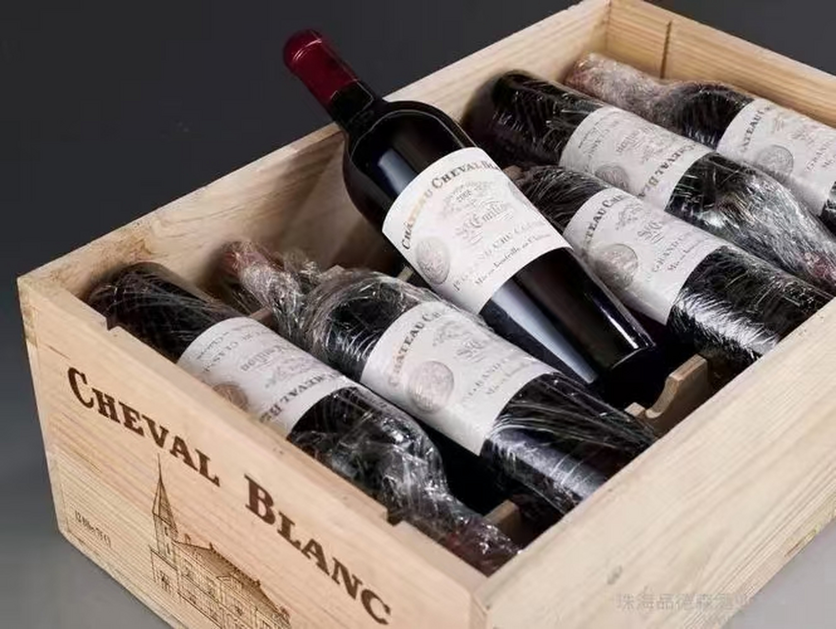 cheval blanc)位于法国波尔多右岸的圣埃美隆(saint-emilion)产区,在