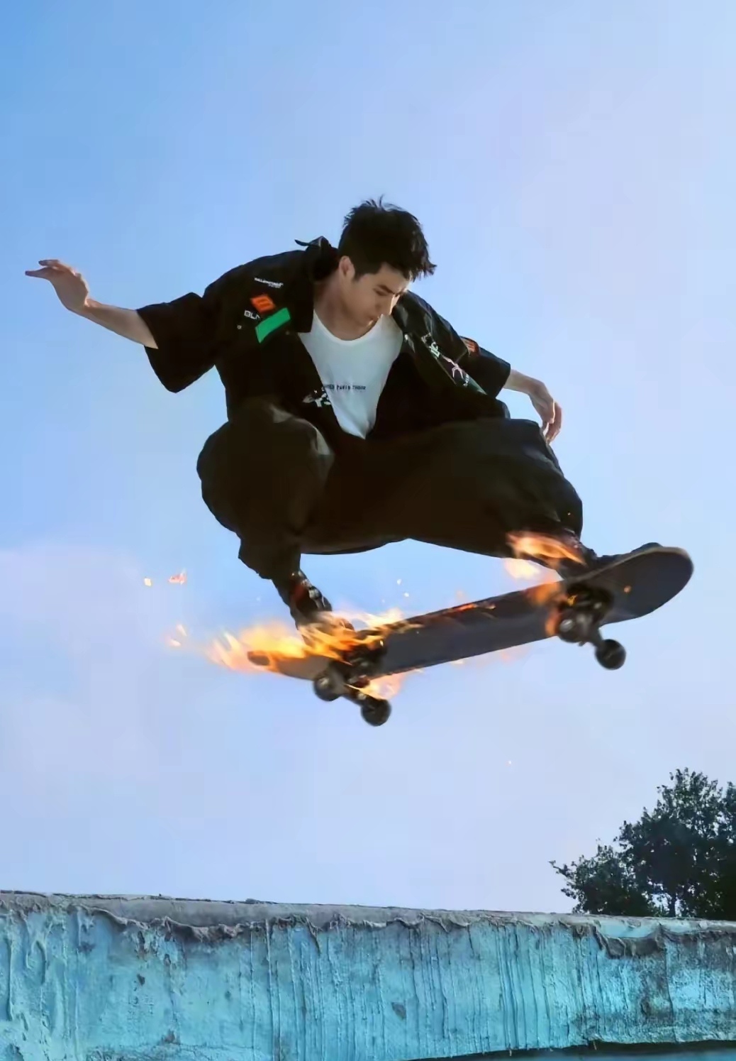 何必焦虑呢,关于王一博回不回娱圈续不续约那都是他的事,他爱去哪个圈