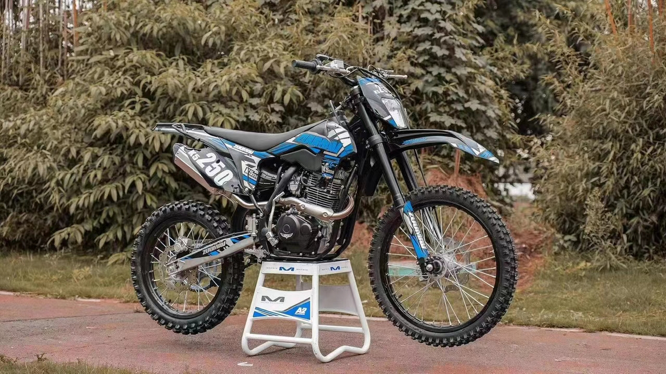 卒玛黑武士款k5 #摩托车# 打造最强小钢炮车型 全车采用专业竞技制动