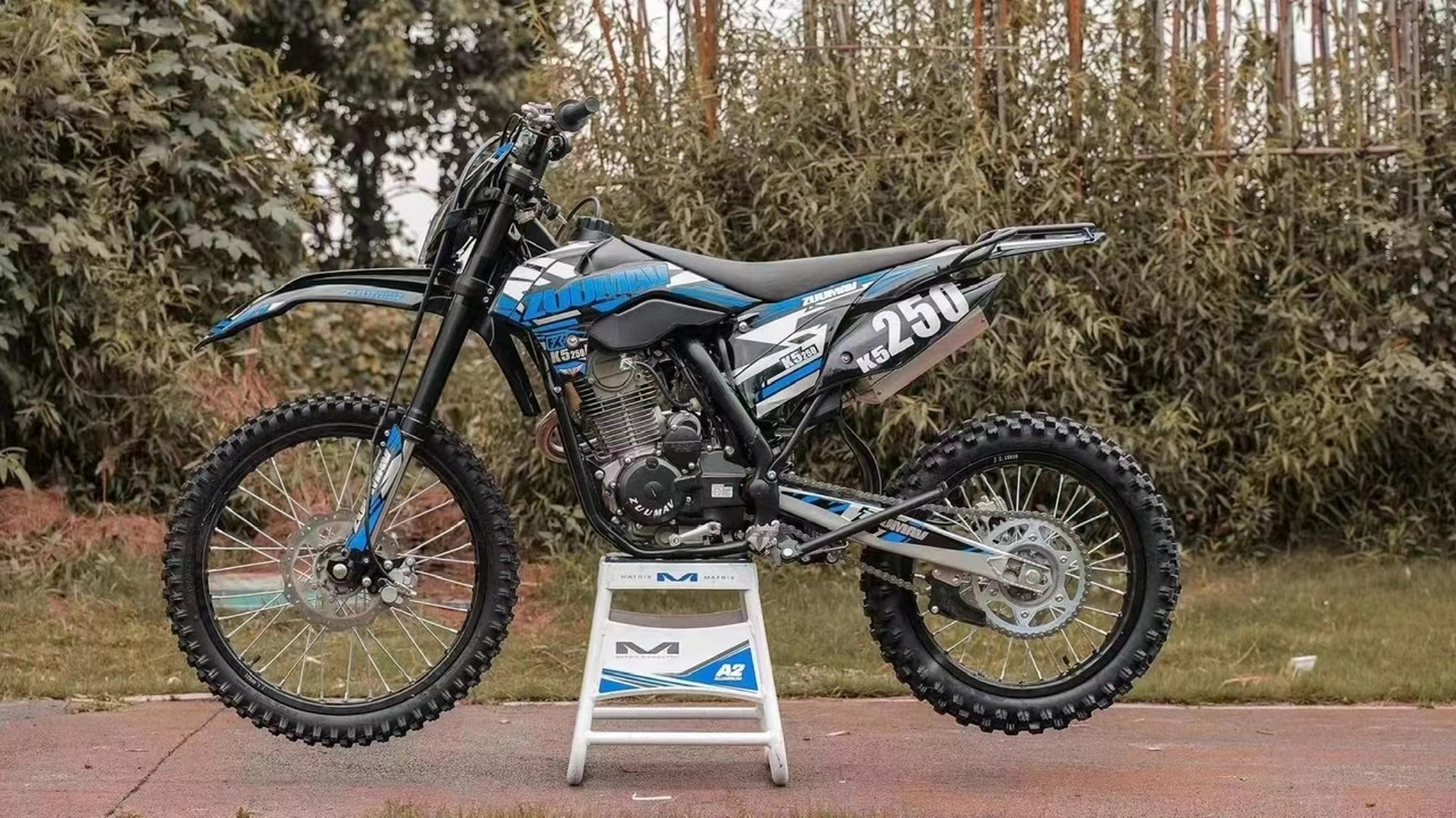 卒玛黑武士款k5 #摩托车# 打造最强小钢炮车型 全车采用专业竞技制动