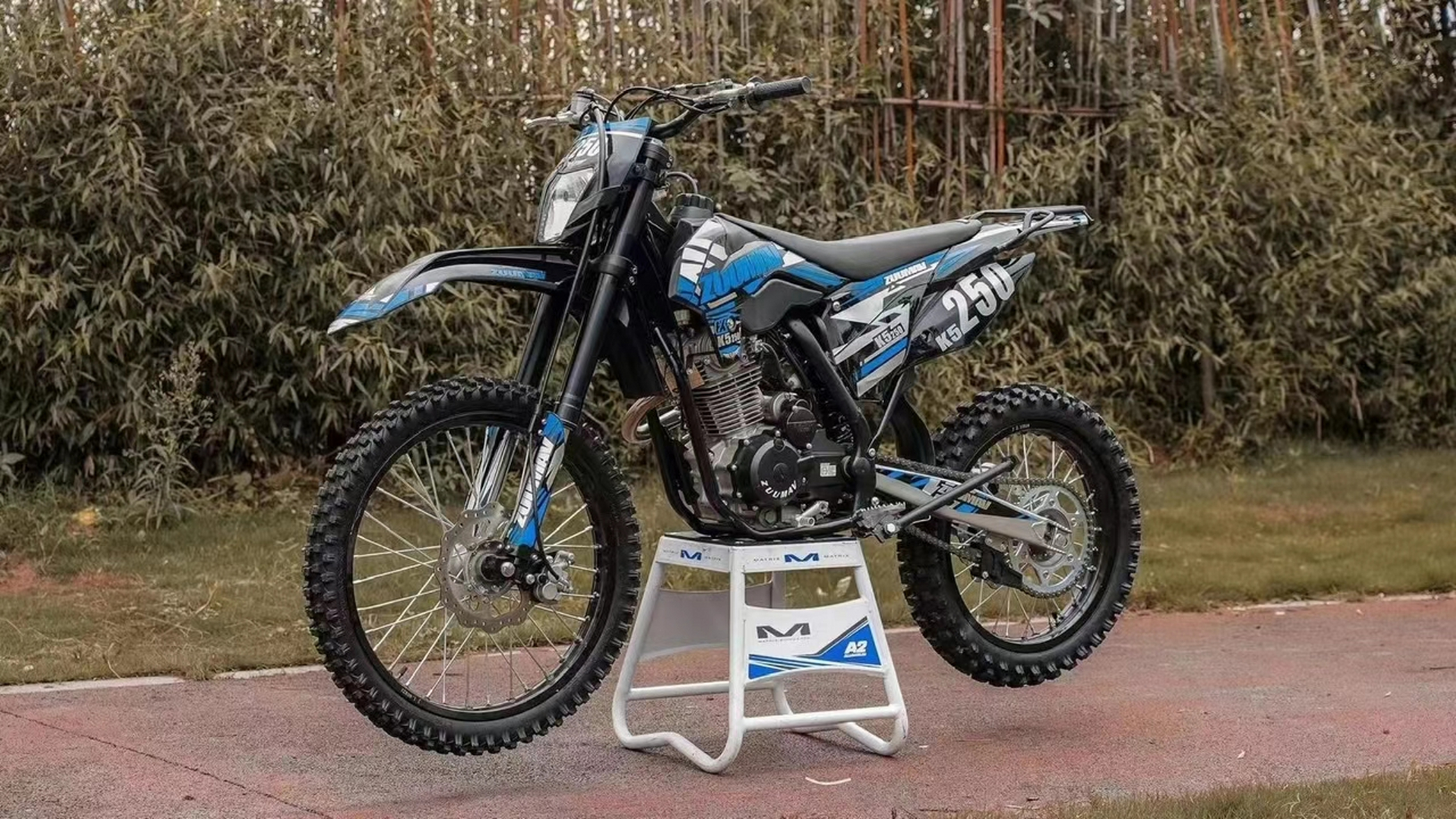 卒玛黑武士款k5 #摩托车# 打造最强小钢炮车型 全车采用专业竞技制动