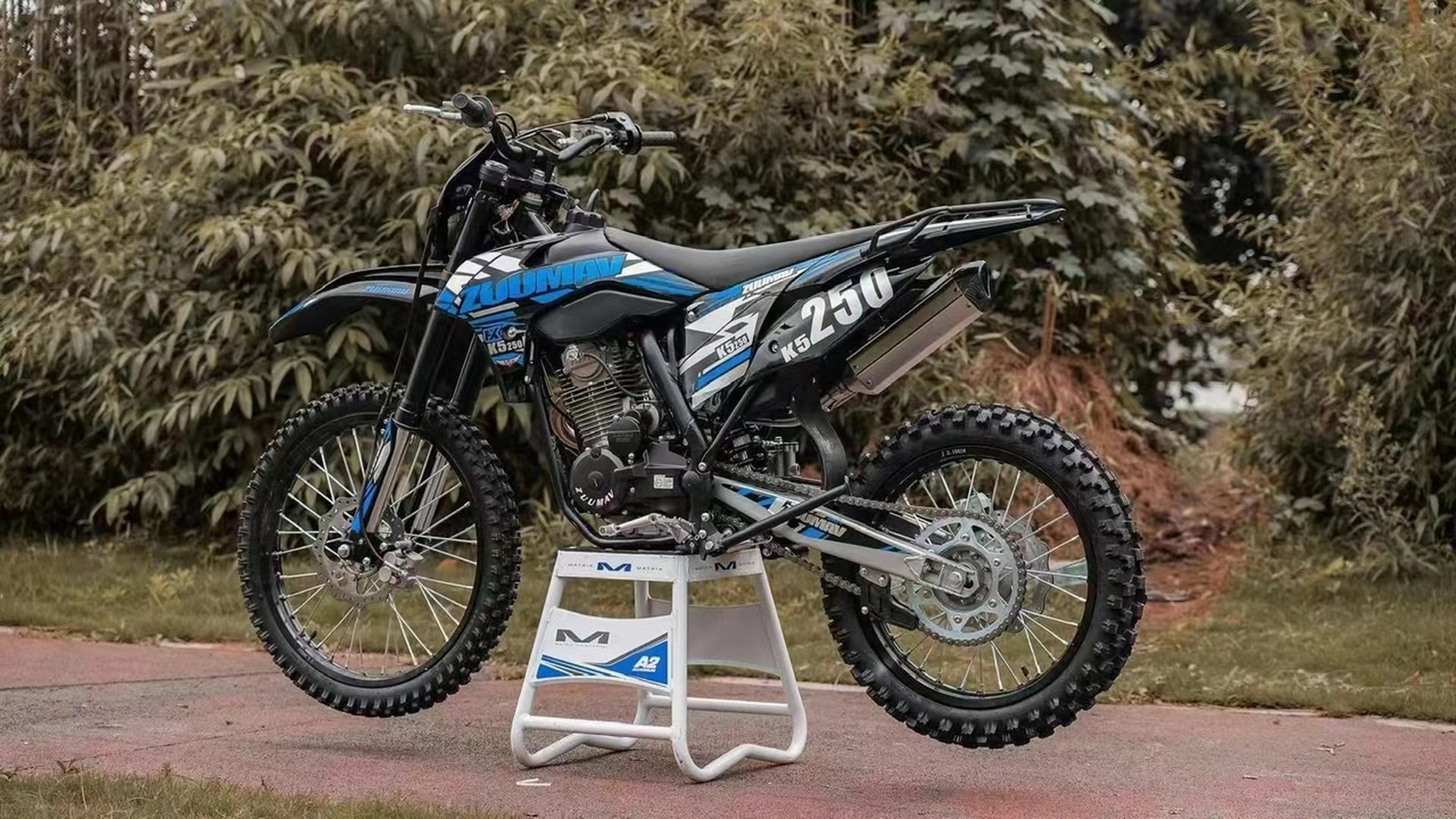 卒玛黑武士款k5 #摩托车# 打造最强小钢炮车型 全车采用专业竞技制动