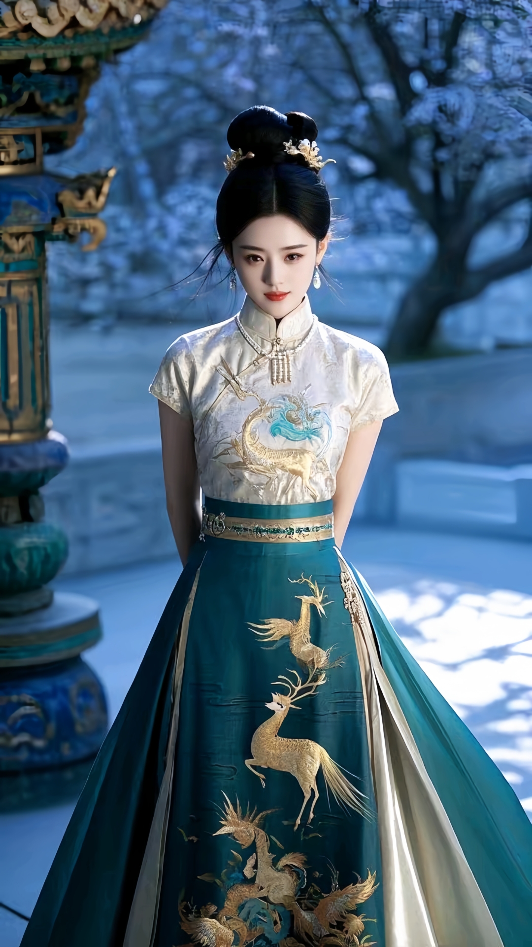 清代服饰中通常所说的旗装主要是指满族女子的传统服饰,它被叫做旗装