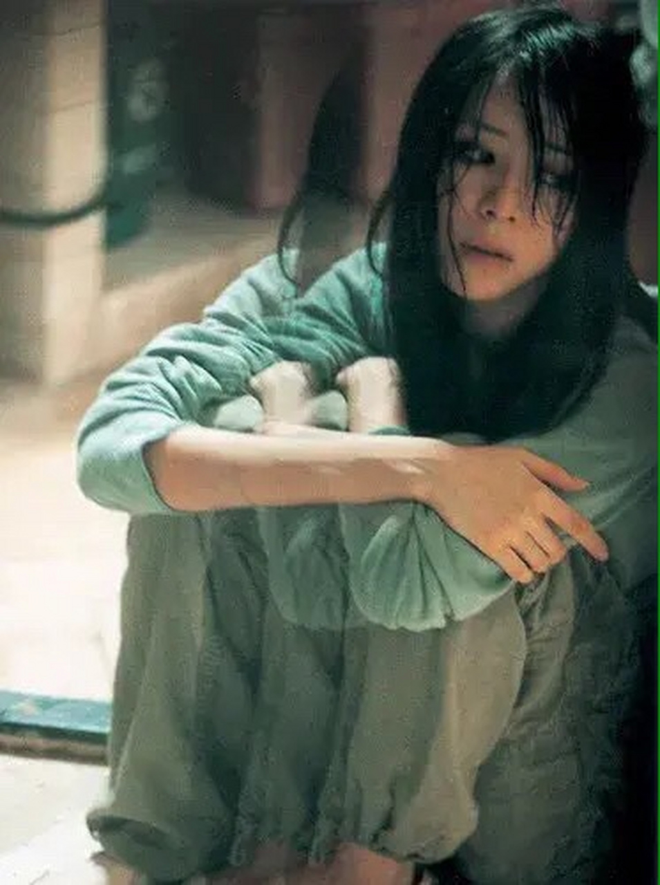 在电影《门徒》中,张静初饰演的吸-毒者阿芬,在暴毙时全身爬满了老鼠